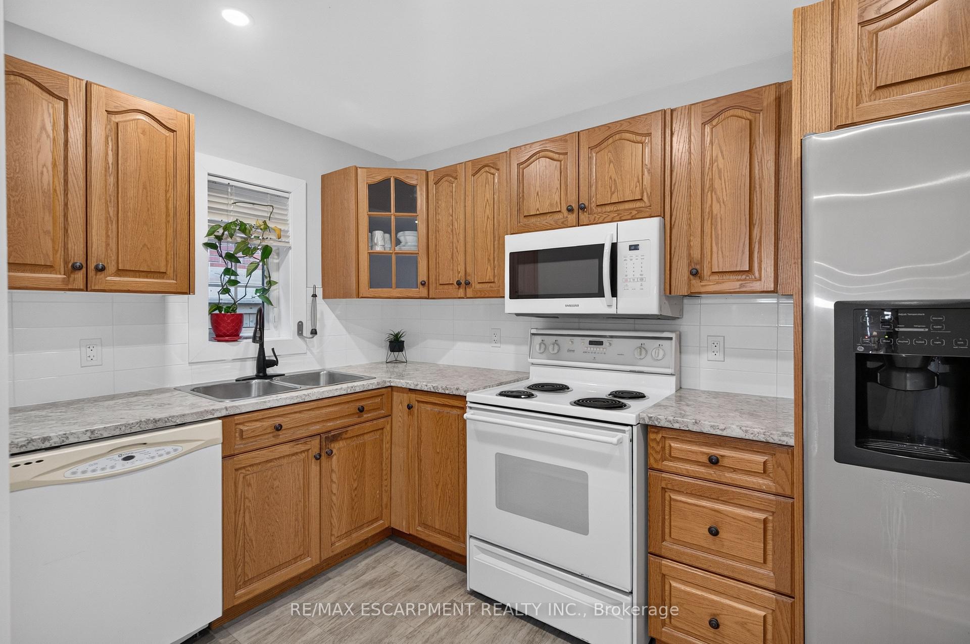 Photo 19 of 60 Division Street, St. Catharines, E. Chester — HOMEH