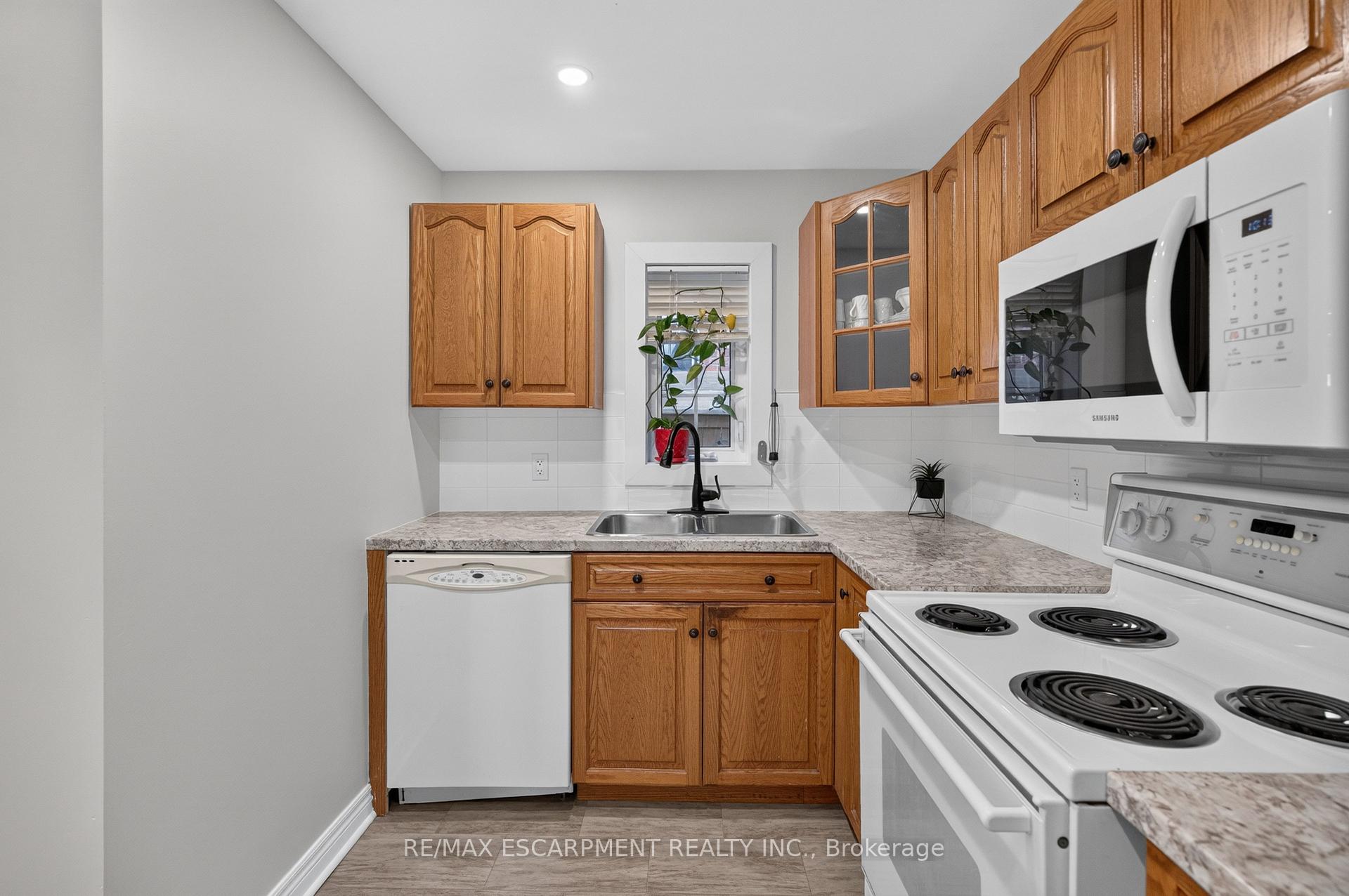 Photo 20 of 60 Division Street, St. Catharines, E. Chester — HOMEH