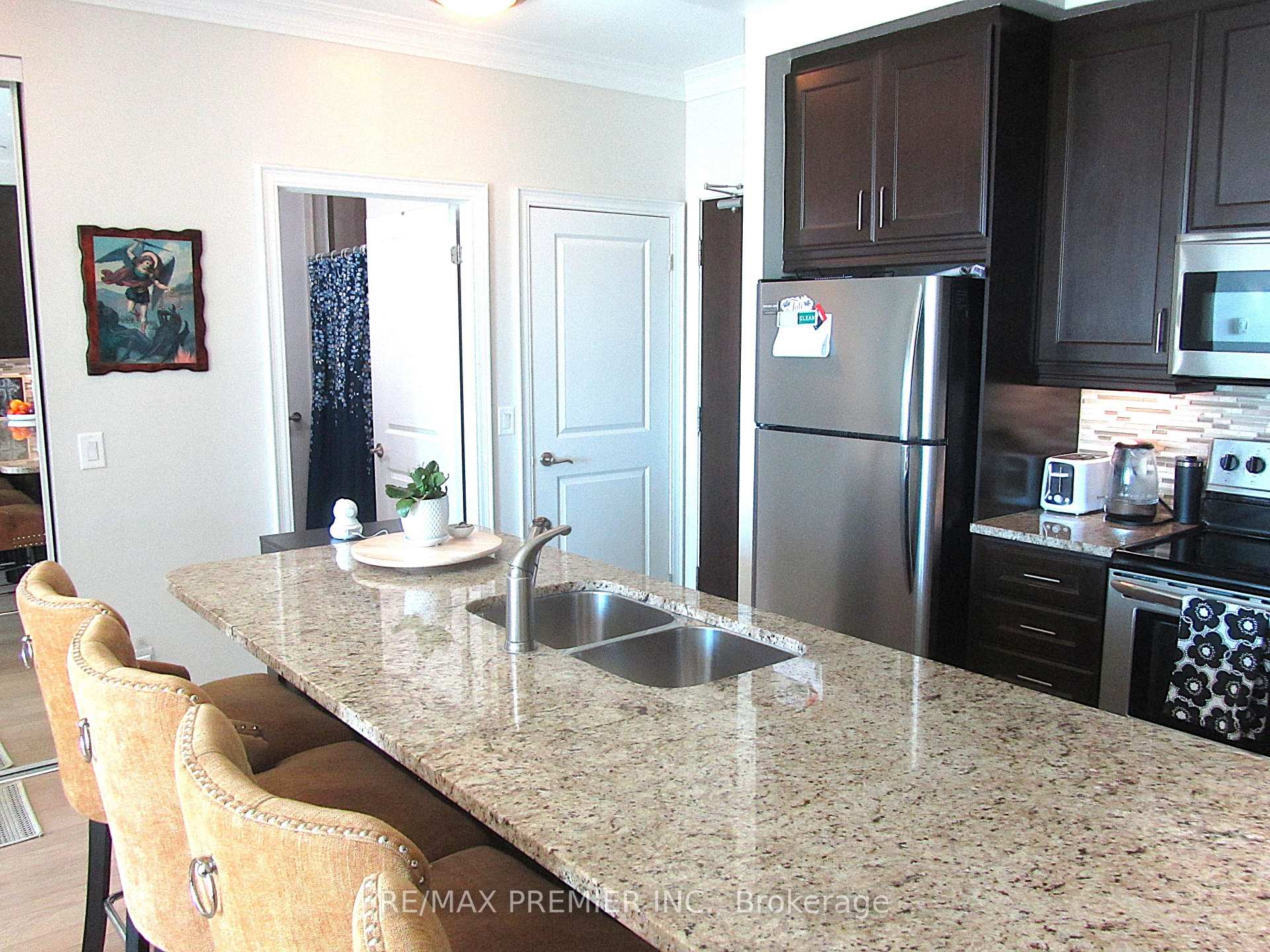 Photo 7 of Unit 2505, 100 John Street, Brampton, Downtown Brampton — HOMEH
