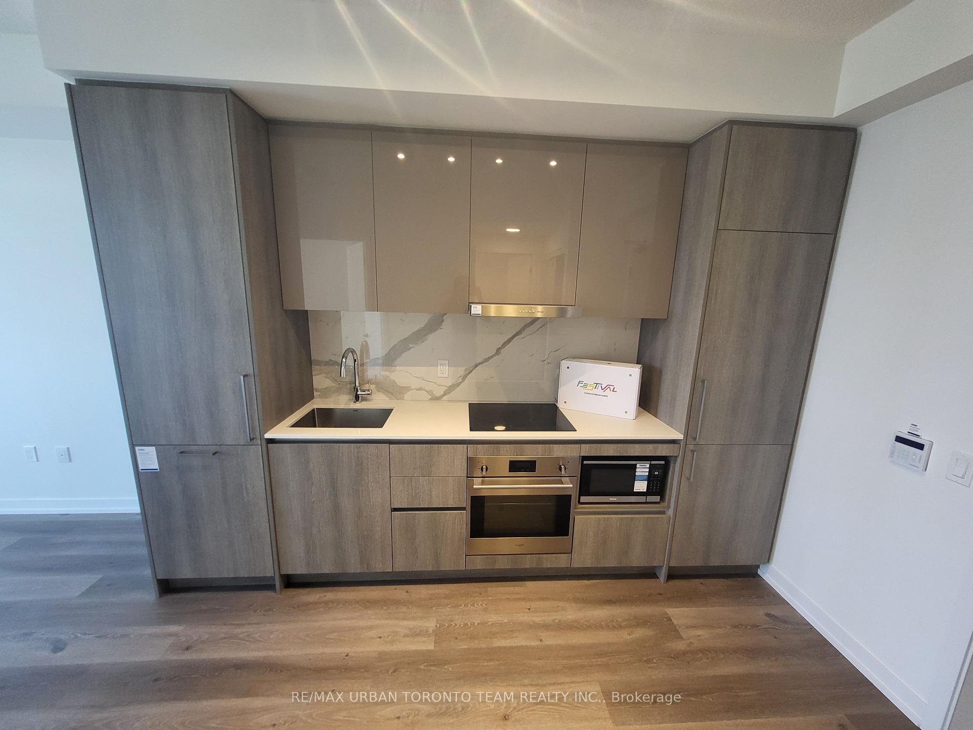 Photo 5 of Unit 5910, 225 Commerce St Street, Vaughan, Vaughan Corporate Centre — HOMEH