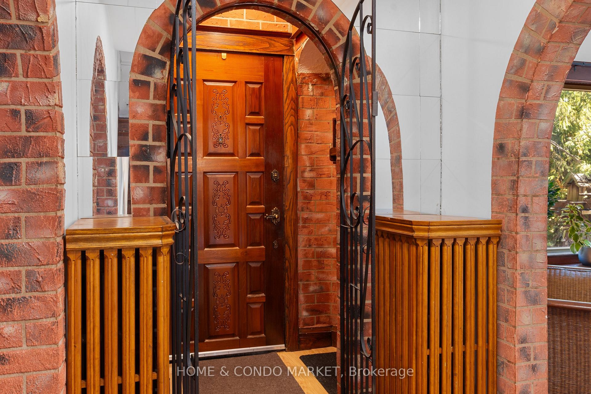 Photo 4 of 164 Brookside Drive, Toronto, East End-Danforth — HOMEH