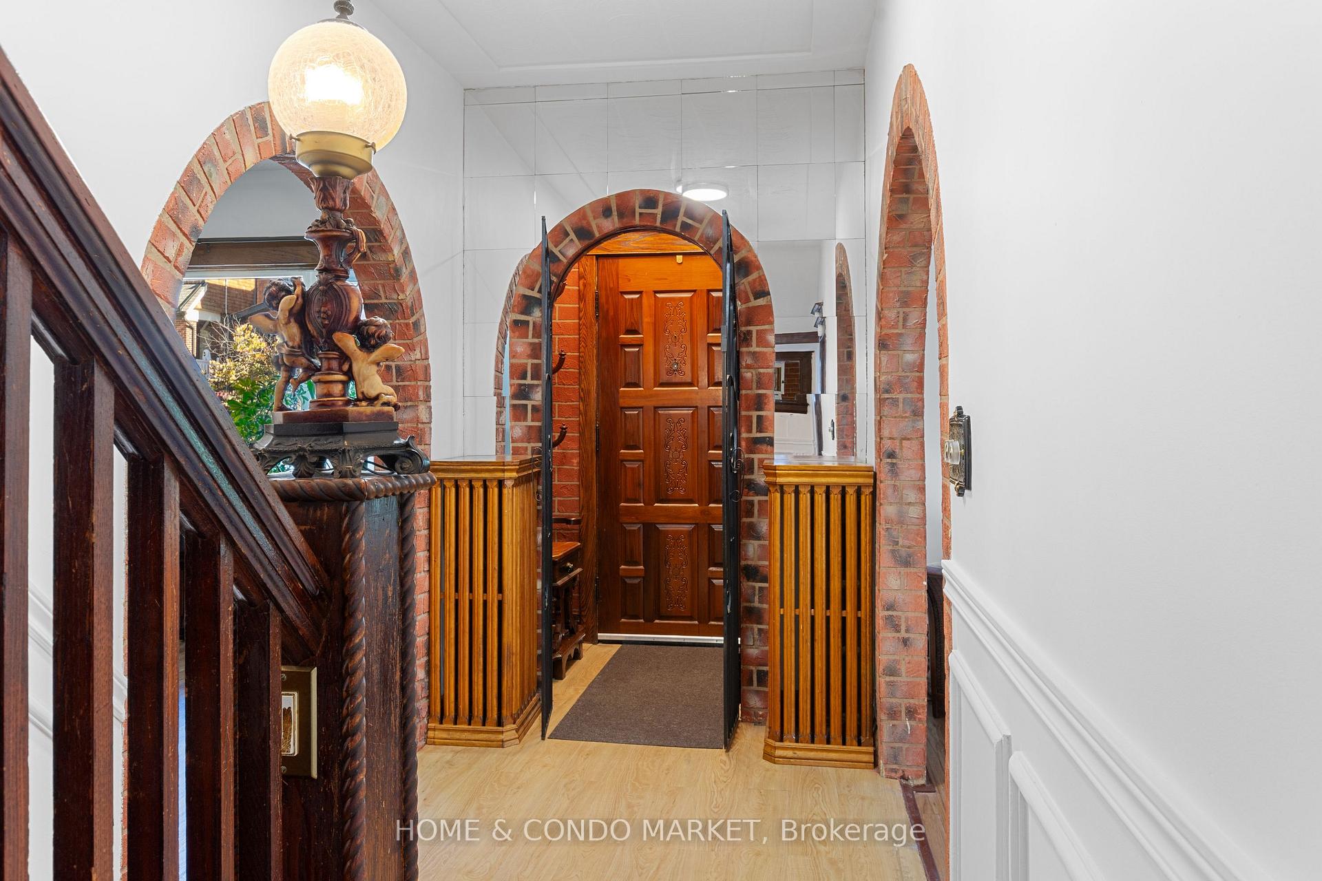 Photo 5 of 164 Brookside Drive, Toronto, East End-Danforth — HOMEH