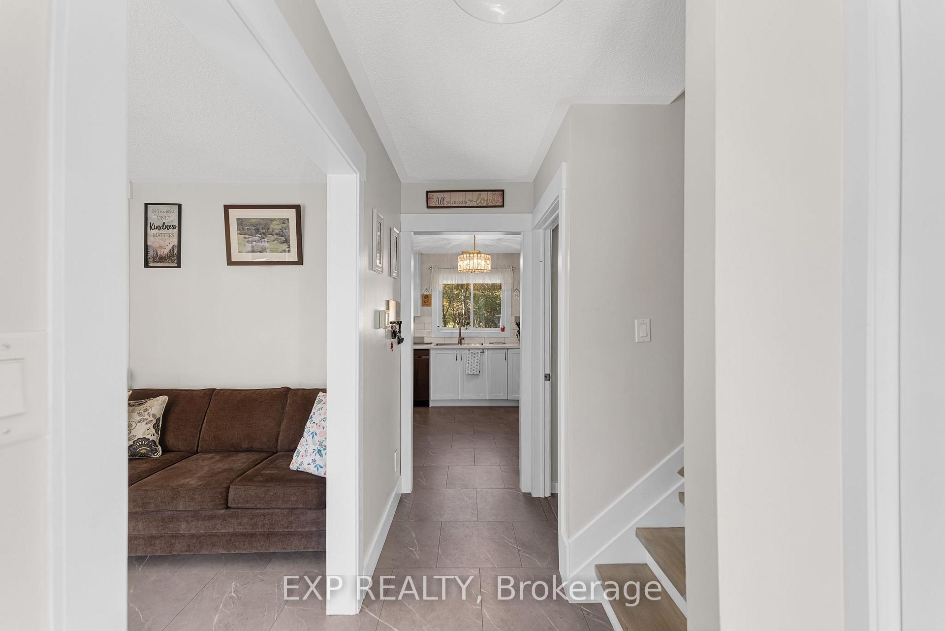 Photo 5 of 4 Burbank Circle, Adjala-Tosorontio, Everett — HOMEH