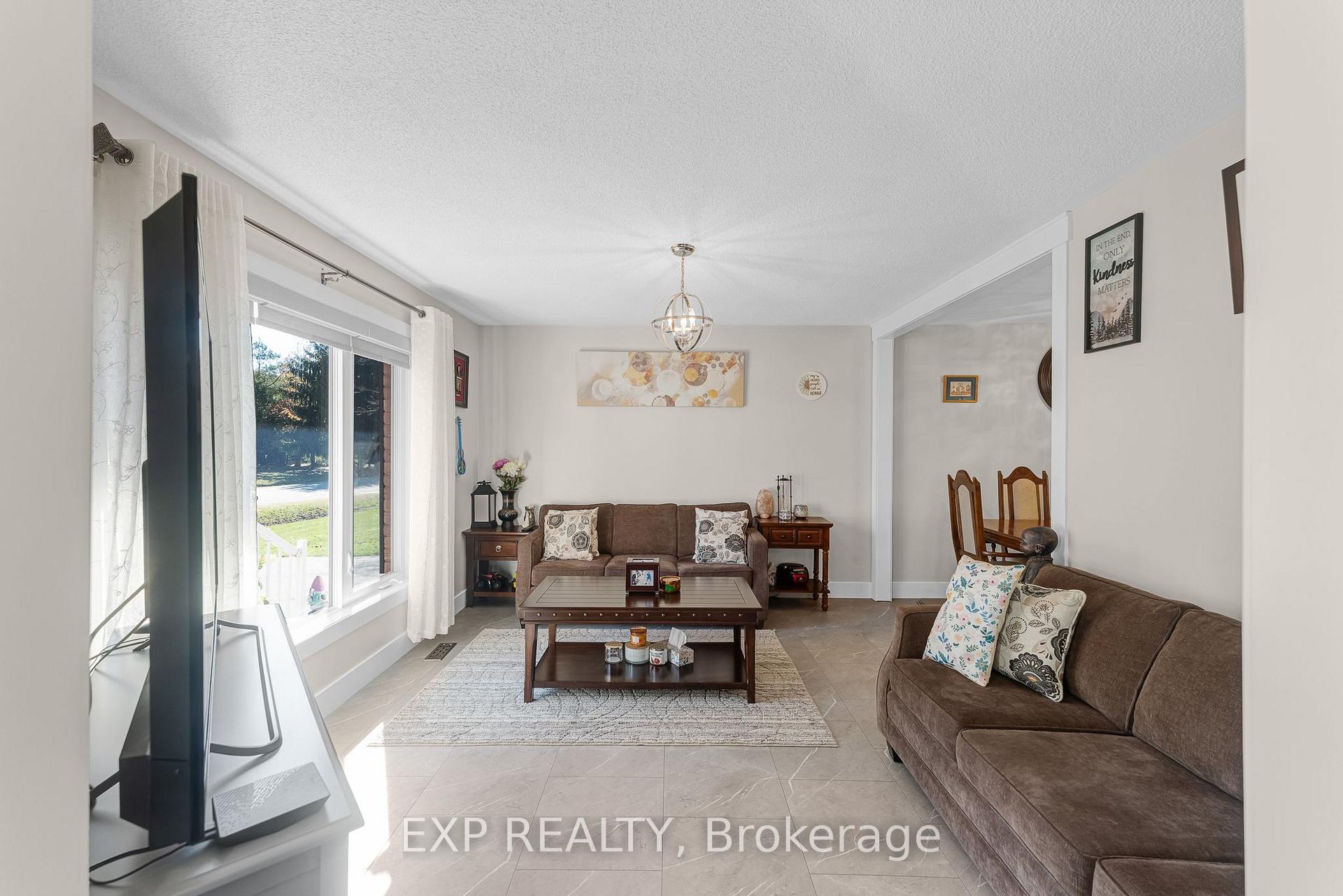 Photo 6 of 4 Burbank Circle, Adjala-Tosorontio, Everett — HOMEH