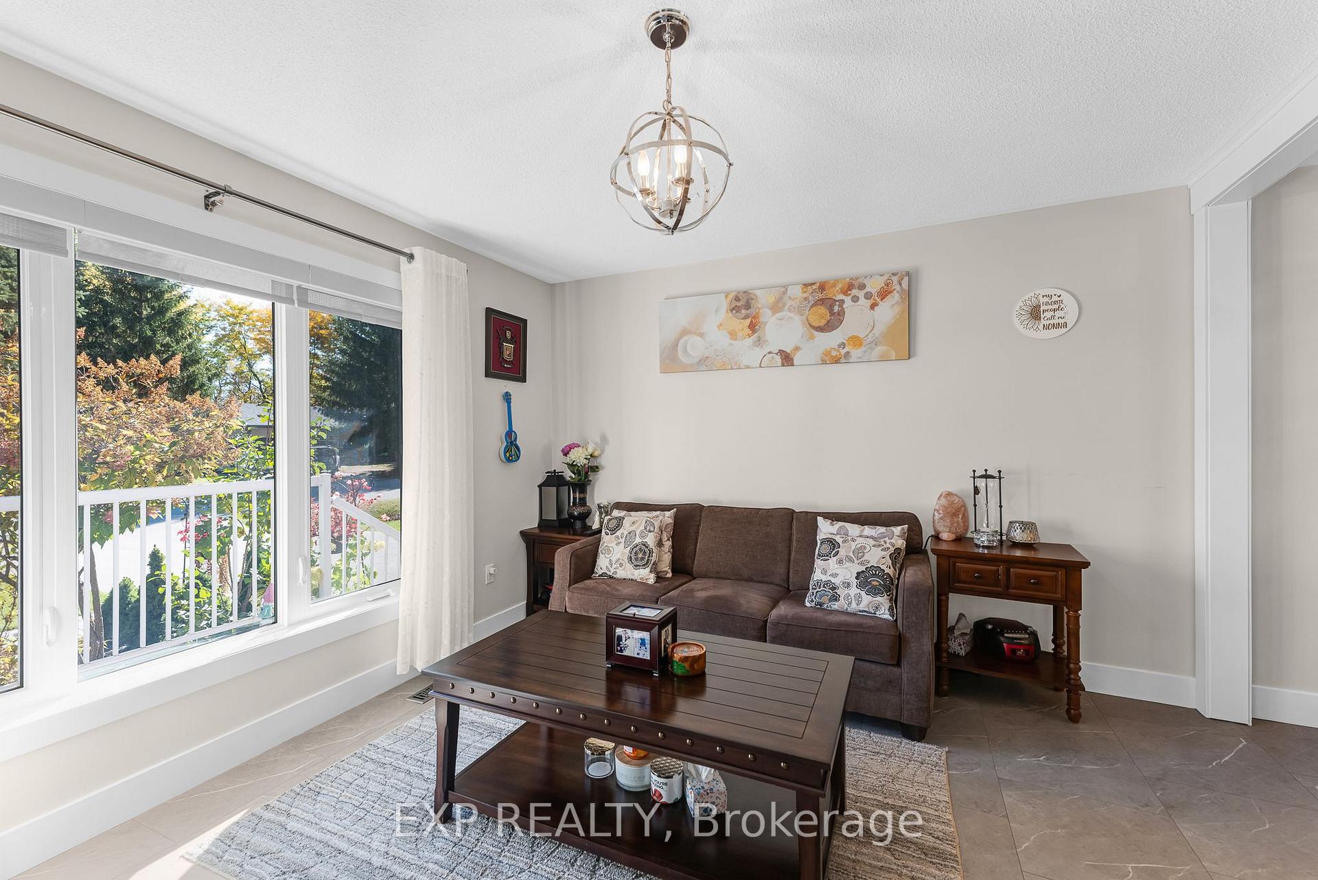 Photo 7 of 4 Burbank Circle, Adjala-Tosorontio, Everett — HOMEH