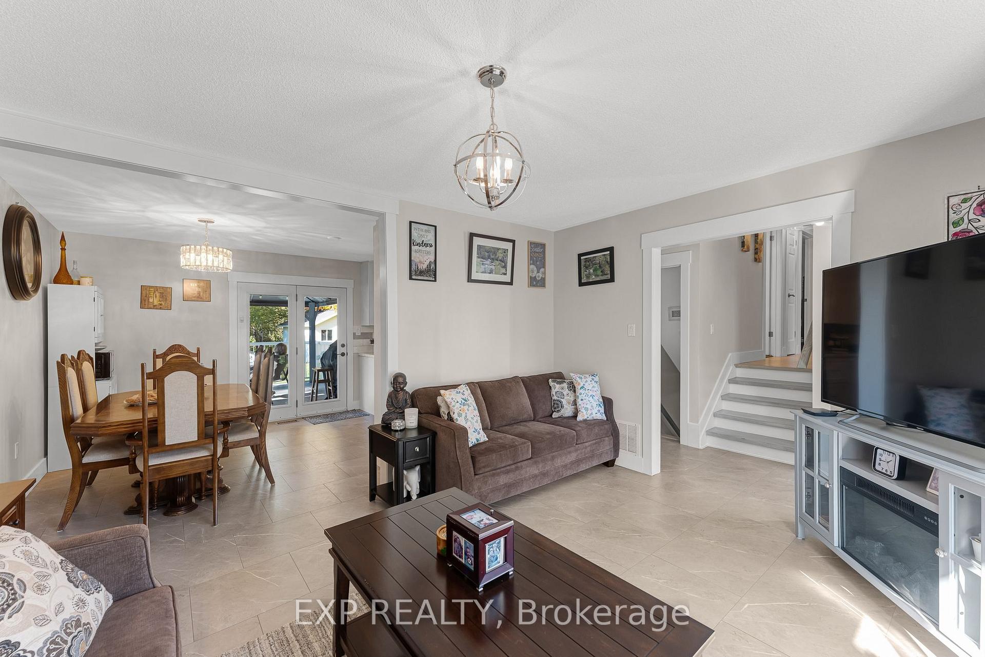 Photo 9 of 4 Burbank Circle, Adjala-Tosorontio, Everett — HOMEH