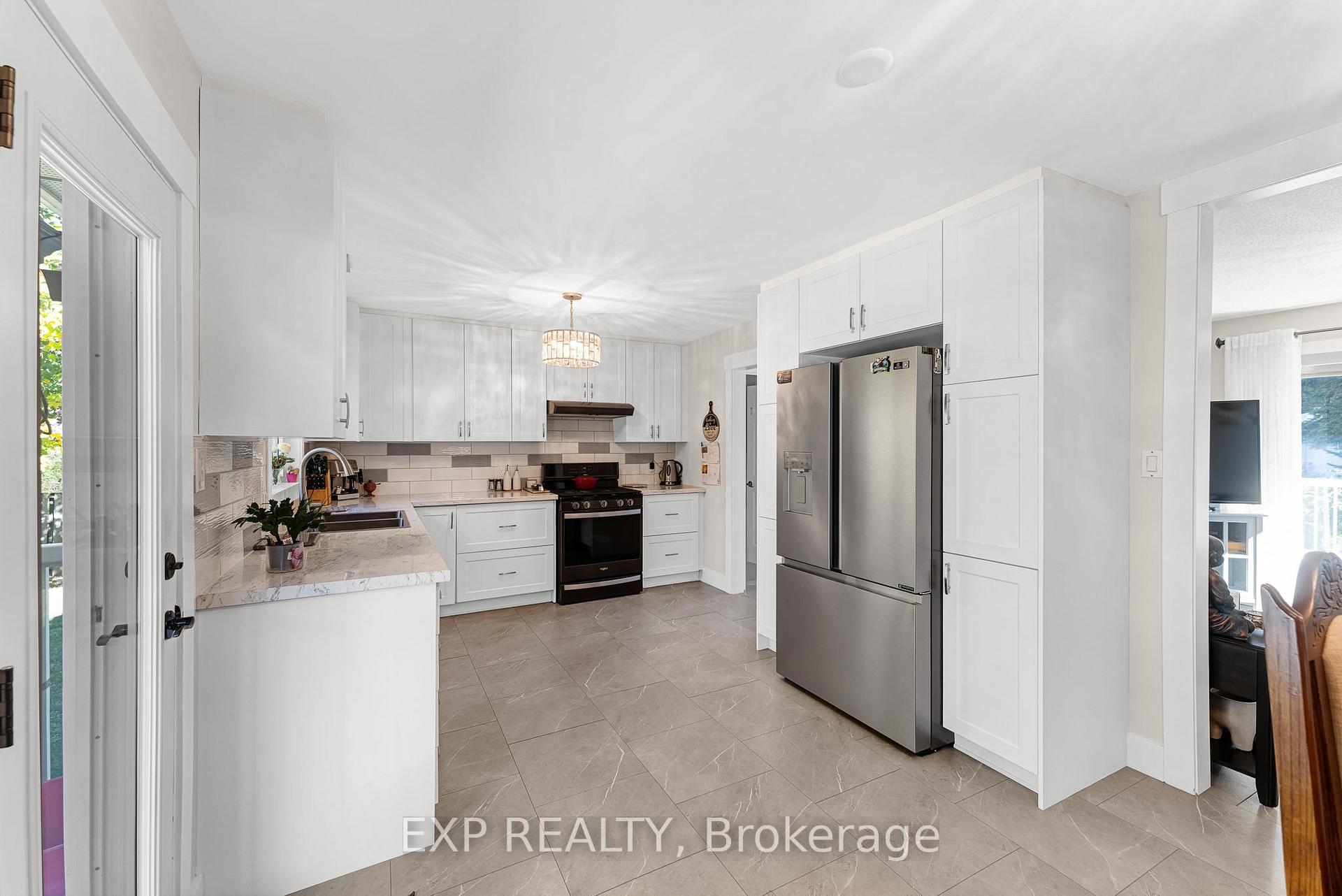 Photo 11 of 4 Burbank Circle, Adjala-Tosorontio, Everett — HOMEH