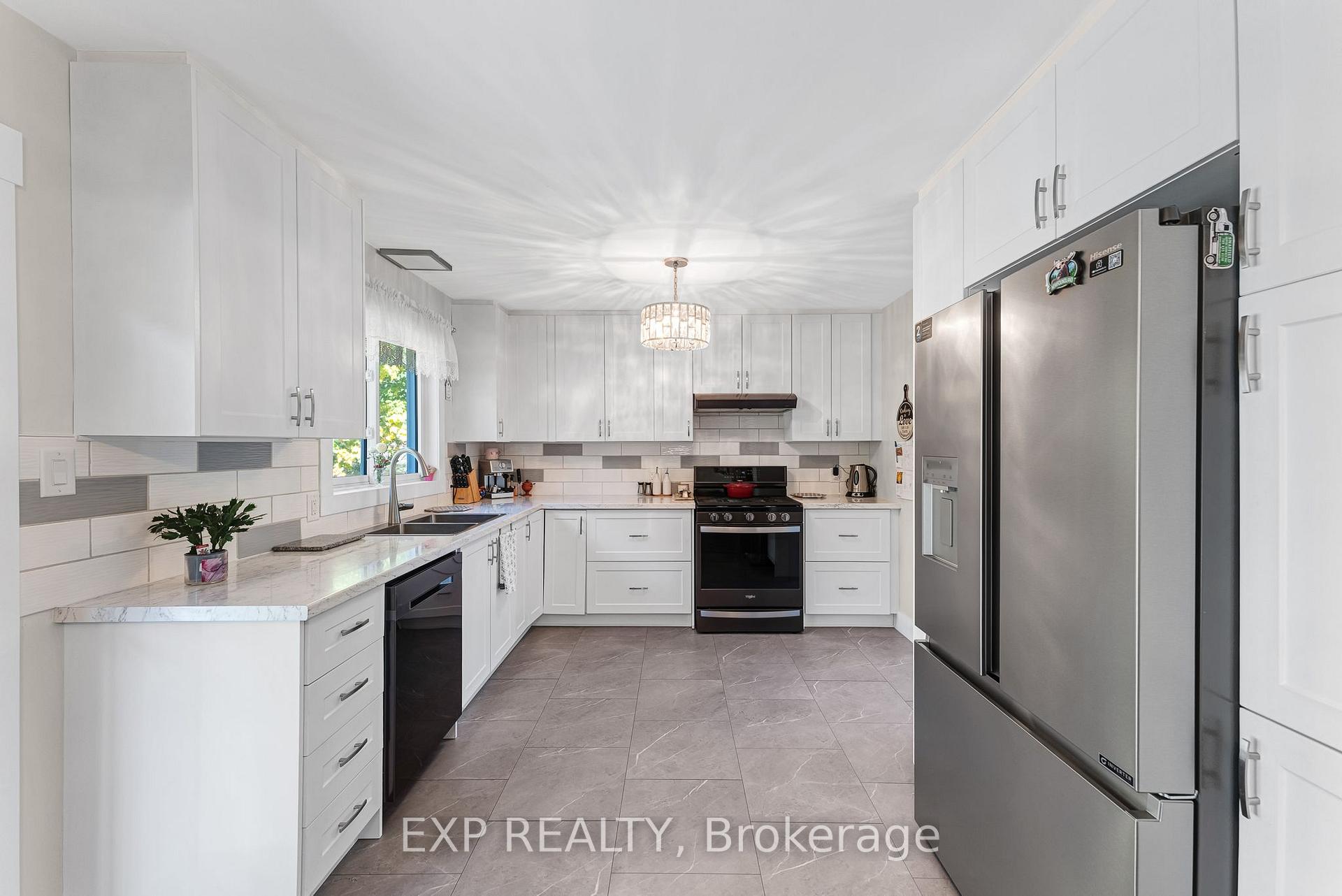 Photo 12 of 4 Burbank Circle, Adjala-Tosorontio, Everett — HOMEH