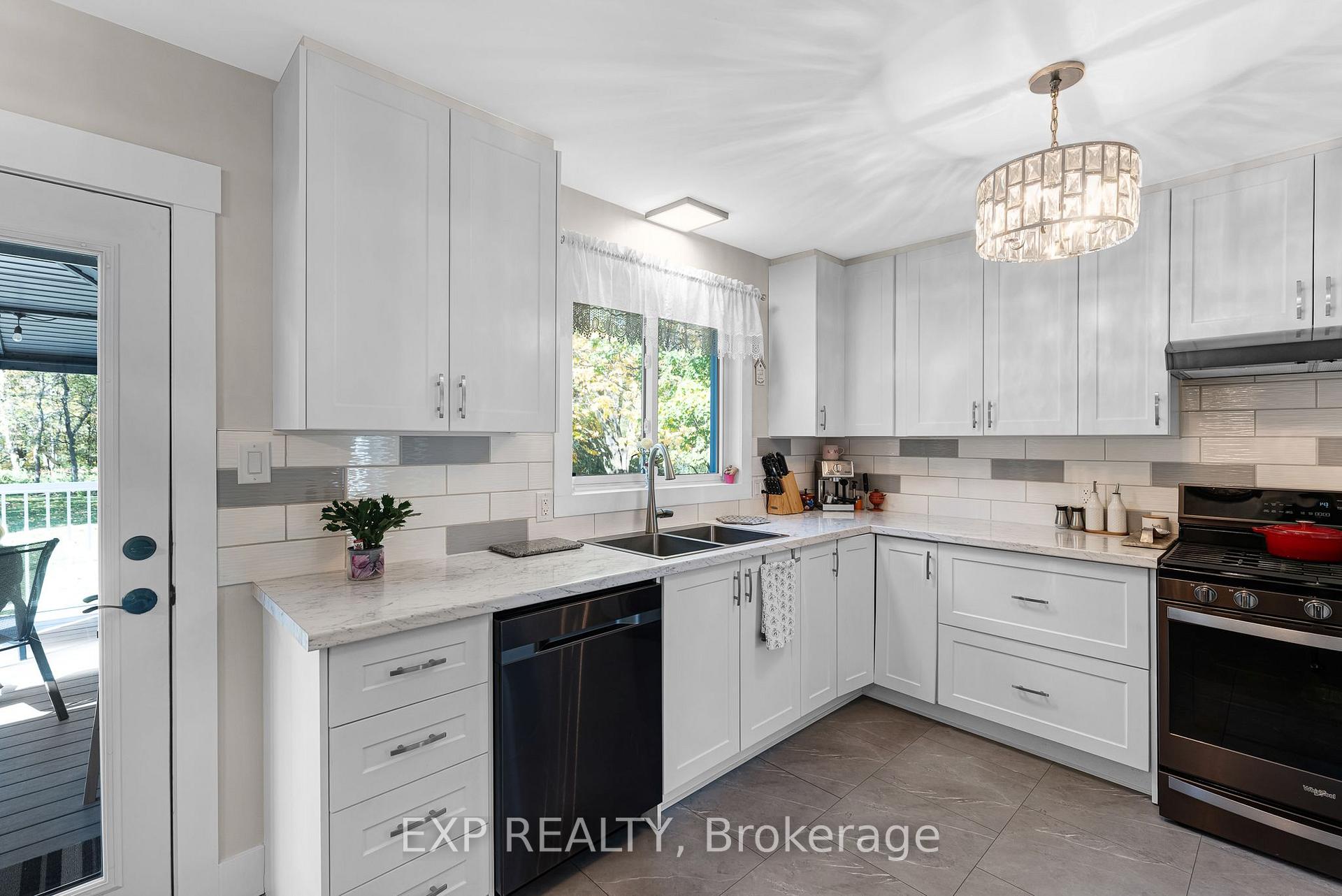 Photo 13 of 4 Burbank Circle, Adjala-Tosorontio, Everett — HOMEH