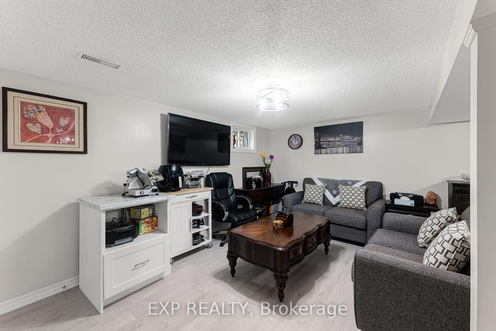 Photo 28 of 4 Burbank Circle, Adjala-Tosorontio, Everett — HOMEH
