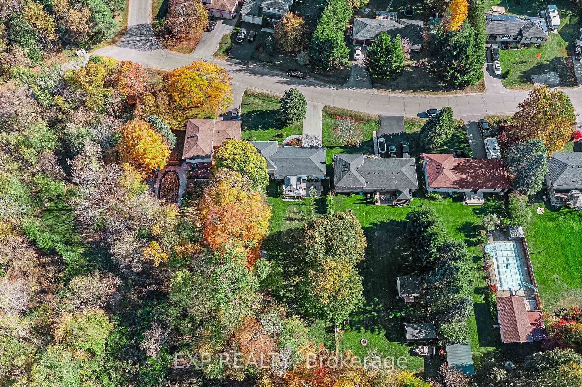 Photo 44 of 4 Burbank Circle, Adjala-Tosorontio, Everett — HOMEH