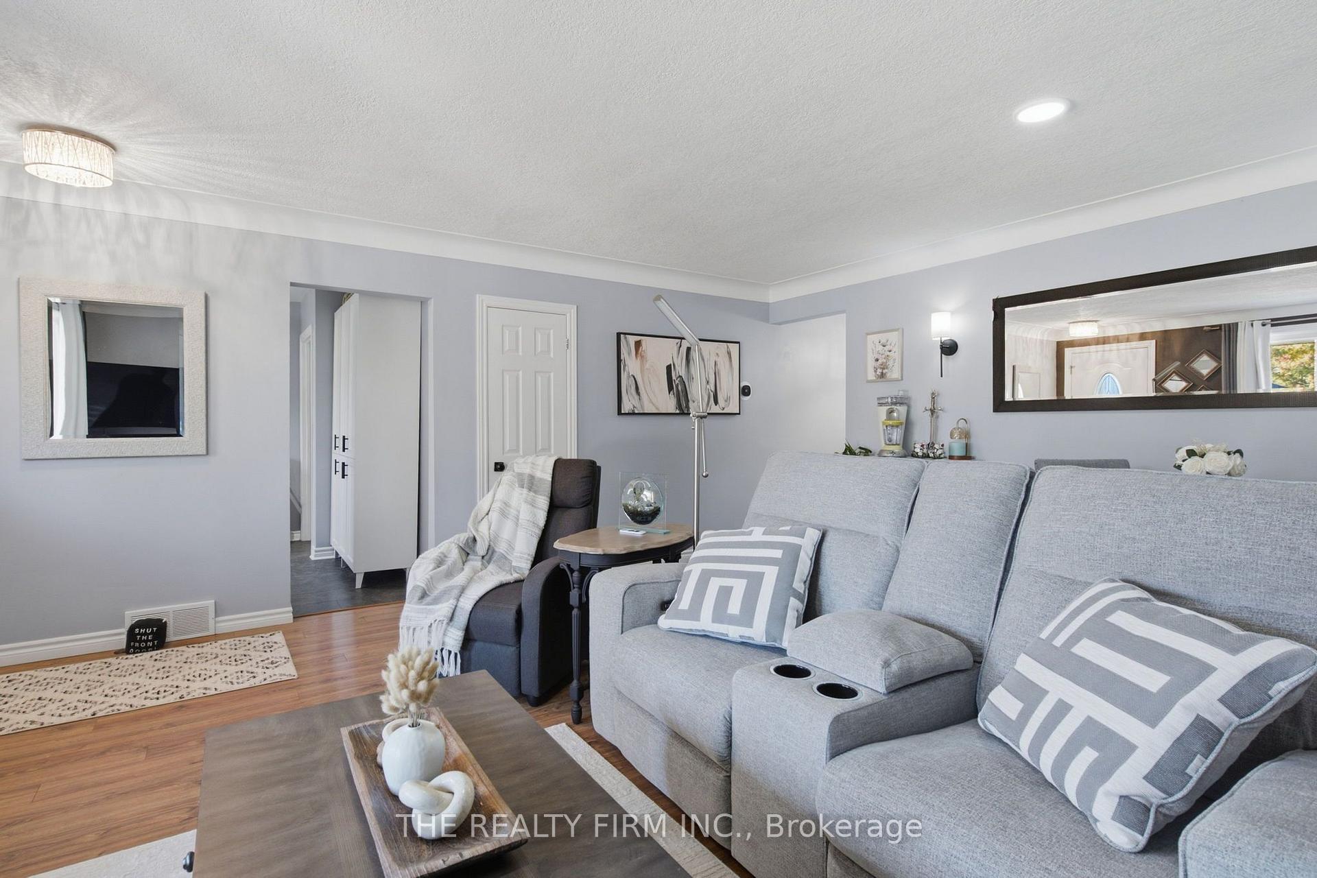 Photo 5 of 25 Queenston Crescent, London, East O — HOMEH