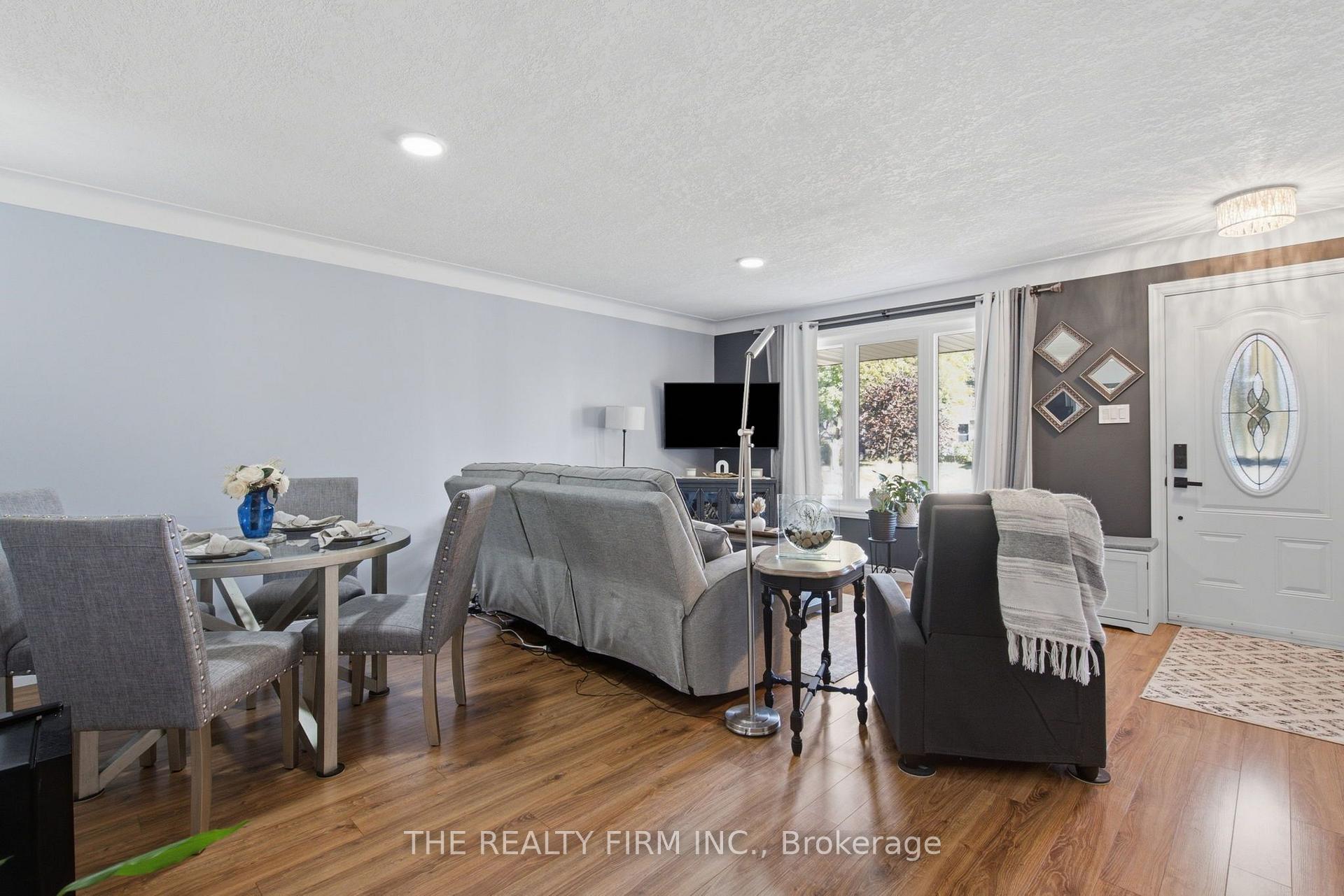 Photo 6 of 25 Queenston Crescent, London, East O — HOMEH