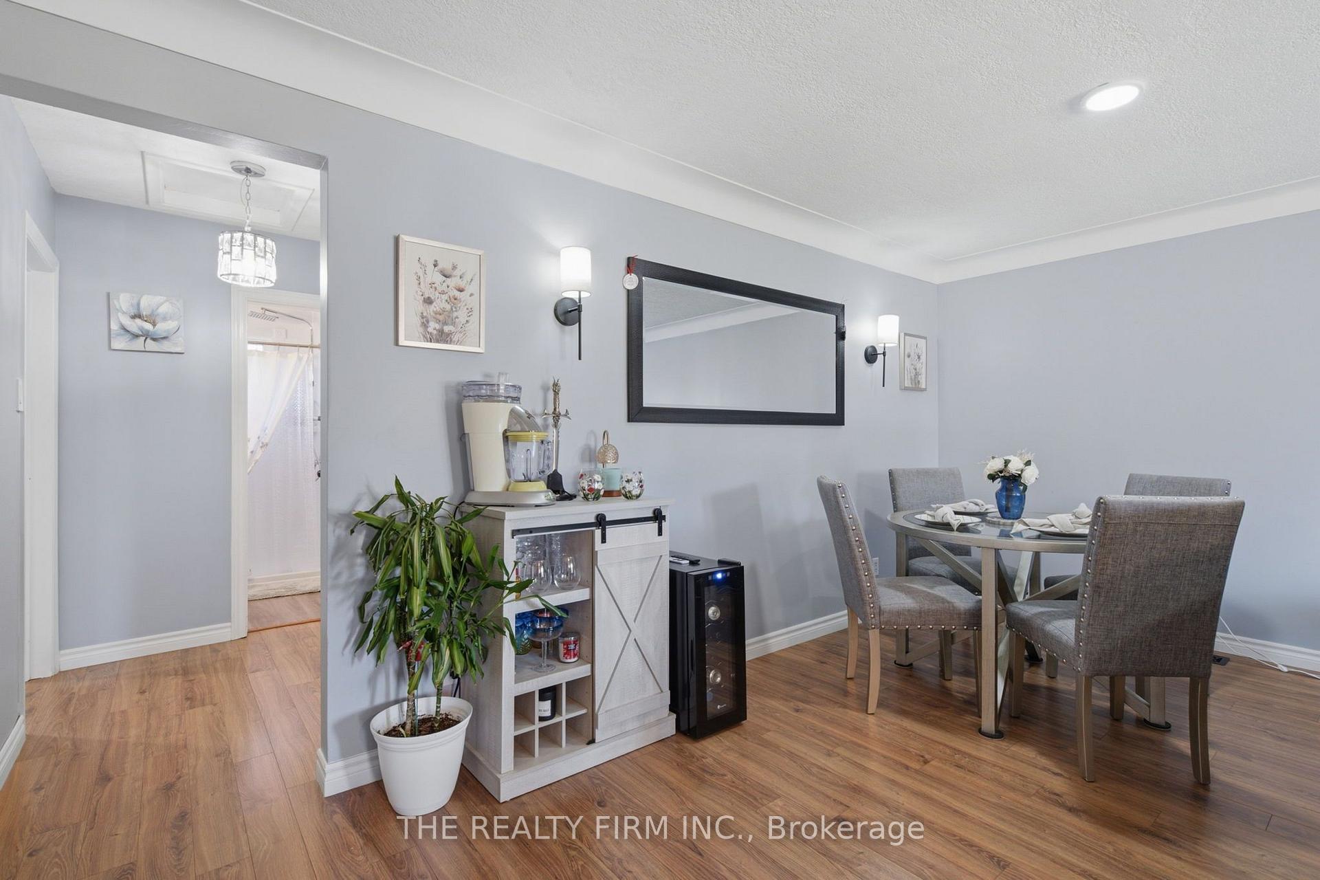 Photo 7 of 25 Queenston Crescent, London, East O — HOMEH