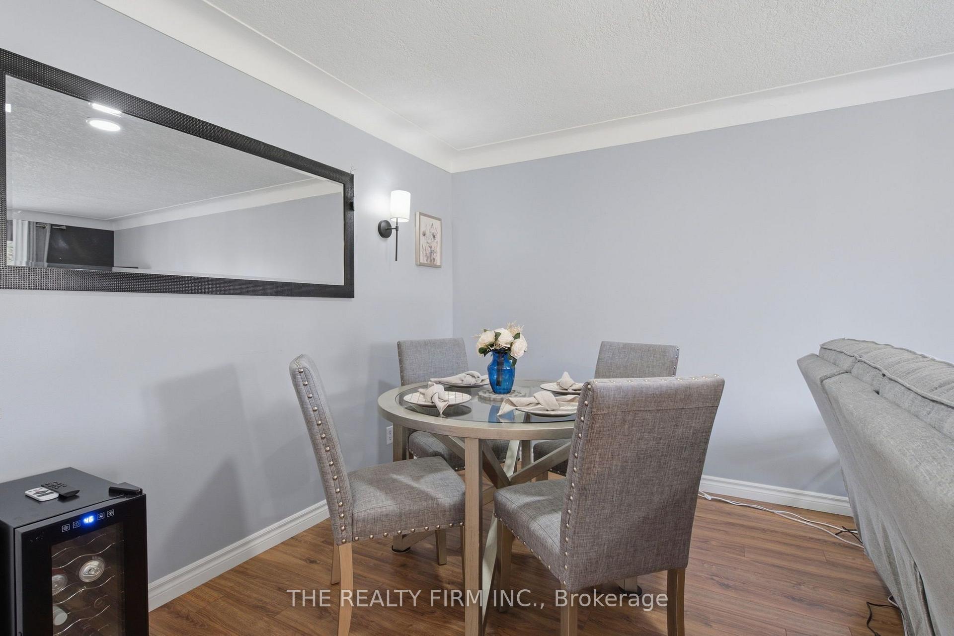 Photo 8 of 25 Queenston Crescent, London, East O — HOMEH