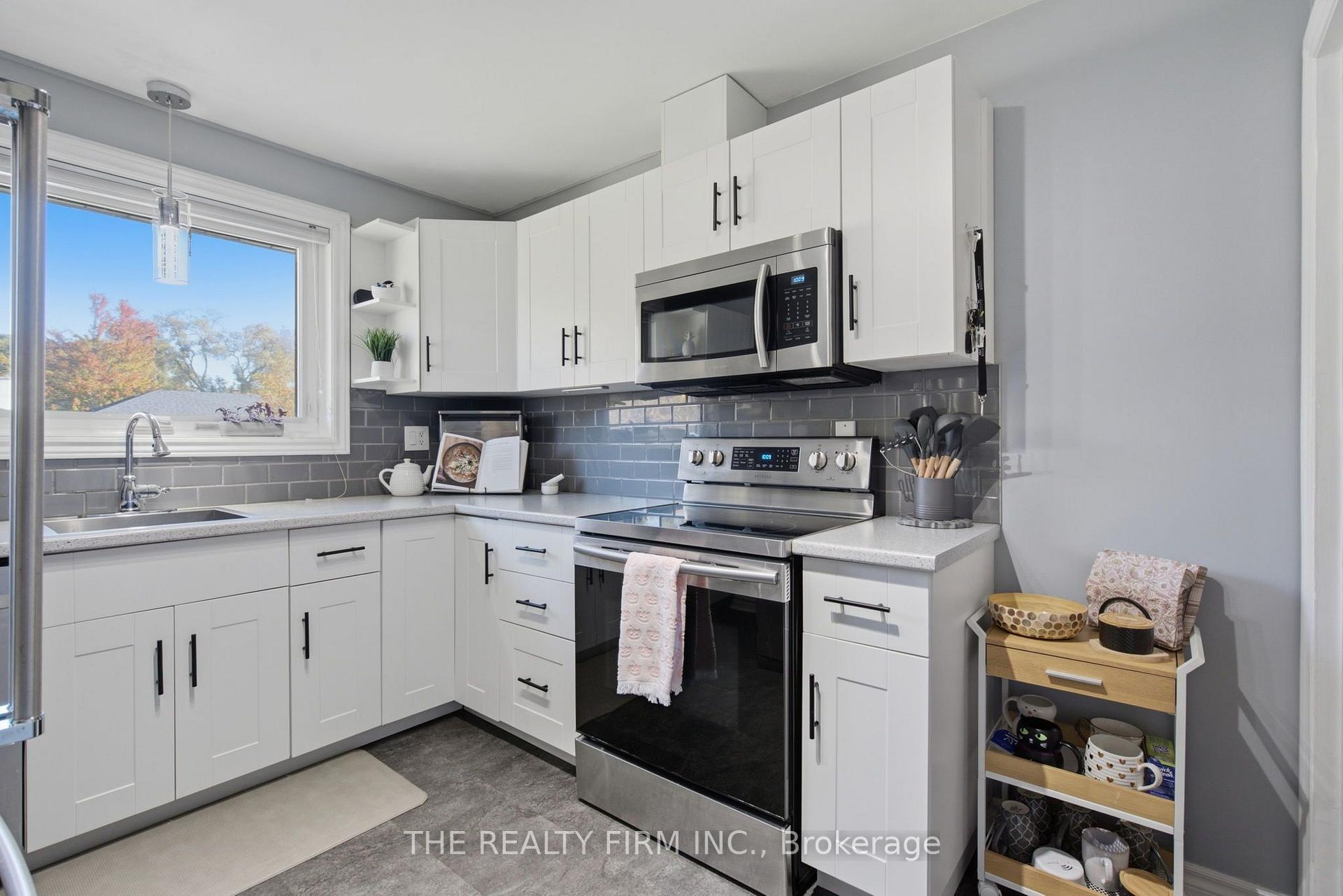 Photo 9 of 25 Queenston Crescent, London, East O — HOMEH