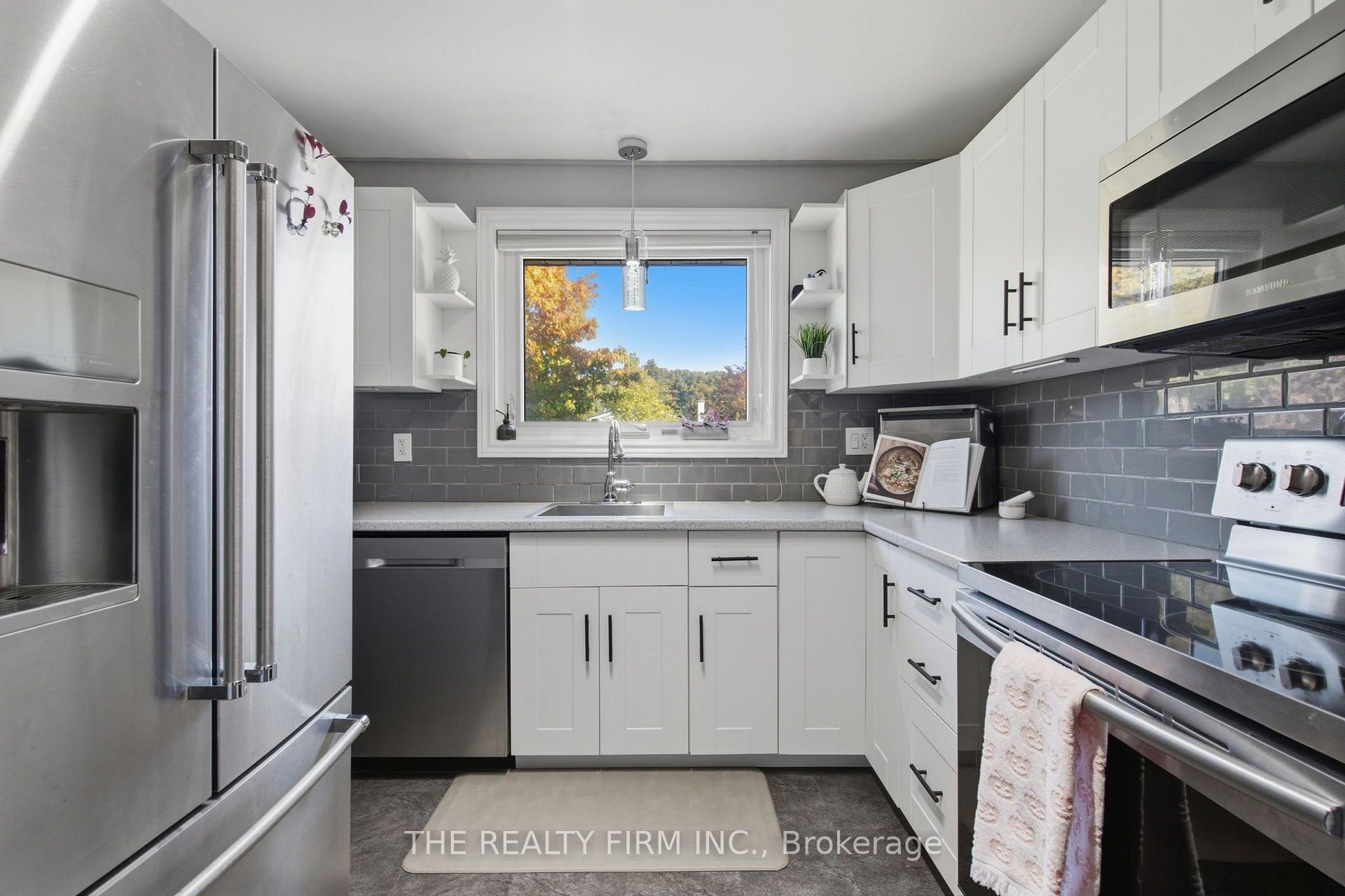 Photo 10 of 25 Queenston Crescent, London, East O — HOMEH