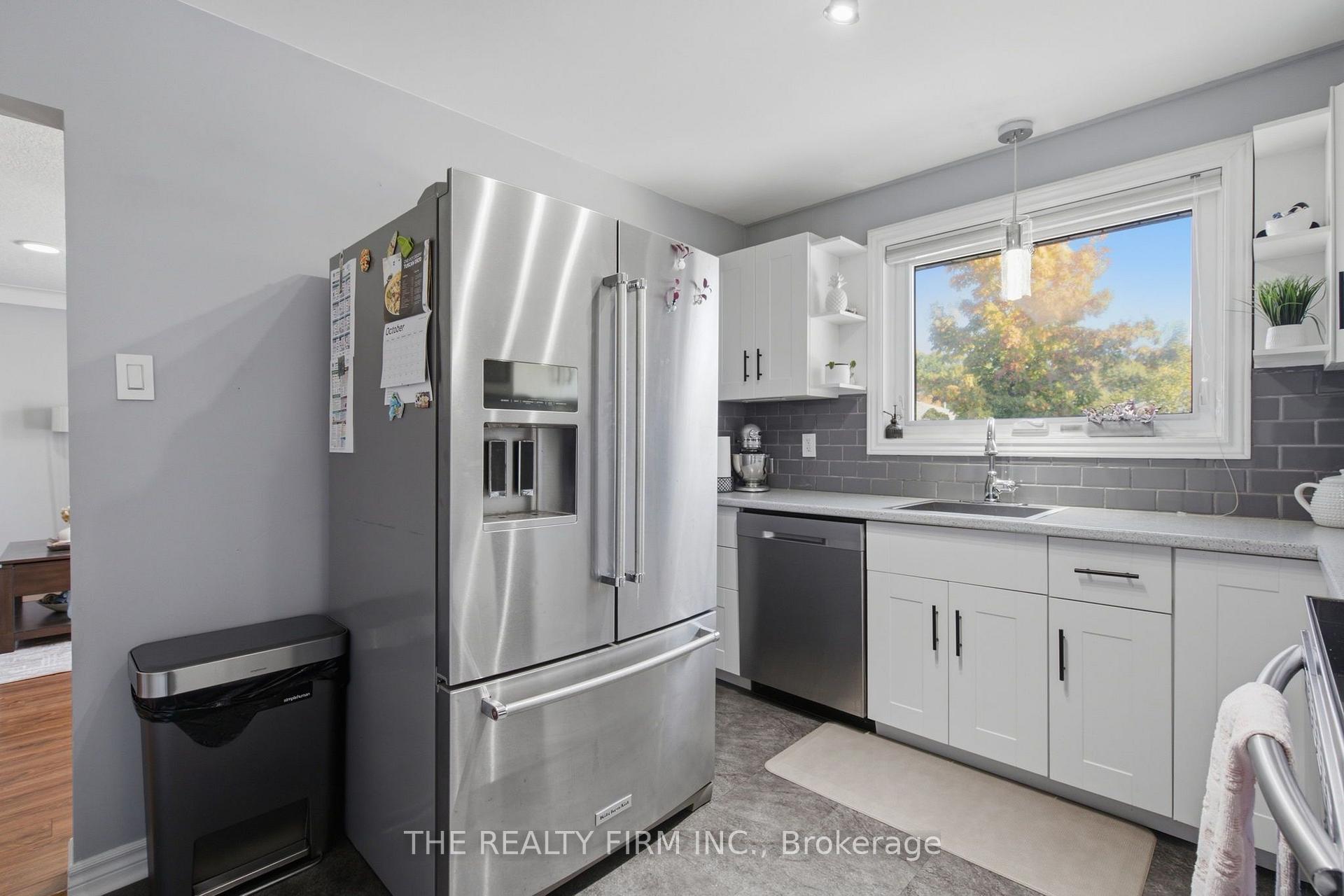 Photo 11 of 25 Queenston Crescent, London, East O — HOMEH
