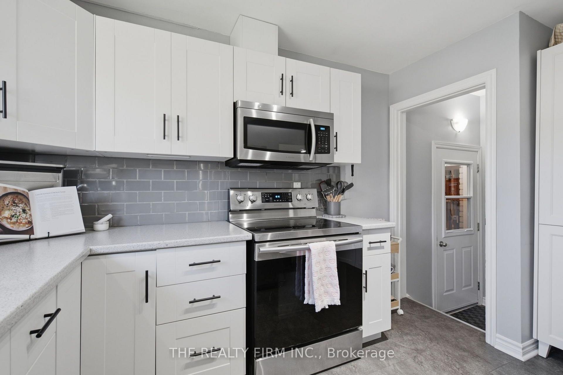 Photo 13 of 25 Queenston Crescent, London, East O — HOMEH