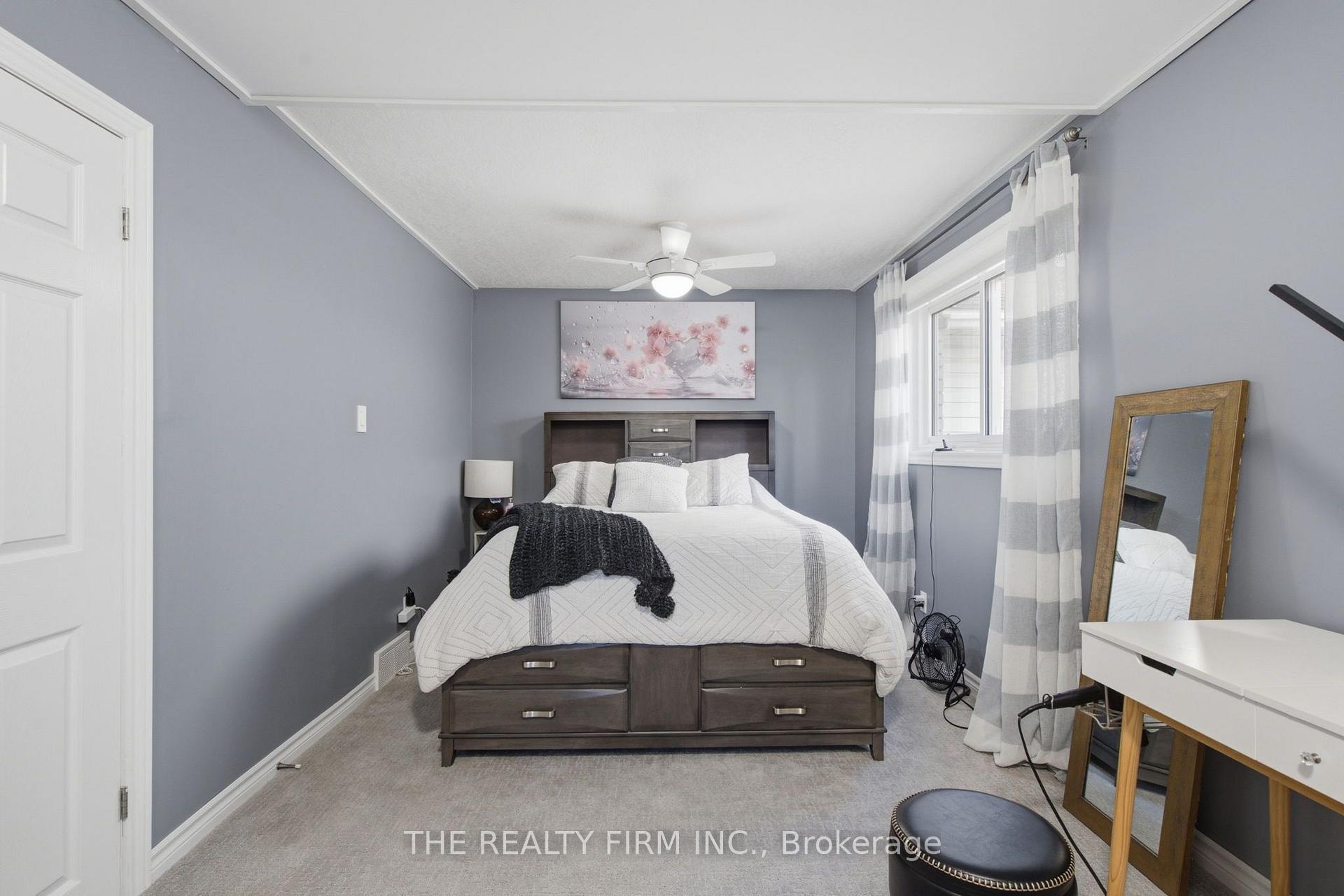 Photo 15 of 25 Queenston Crescent, London, East O — HOMEH