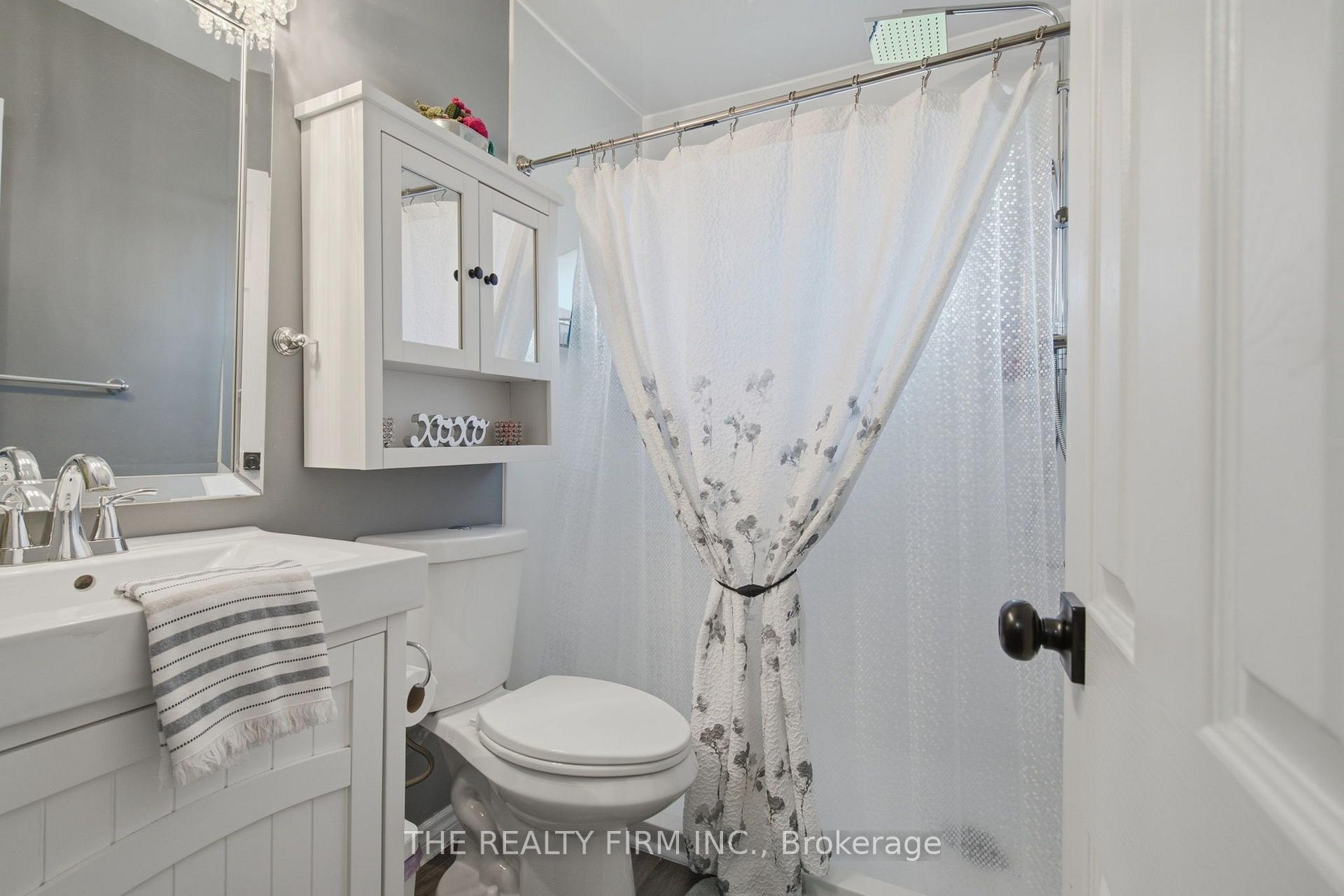 Photo 20 of 25 Queenston Crescent, London, East O — HOMEH