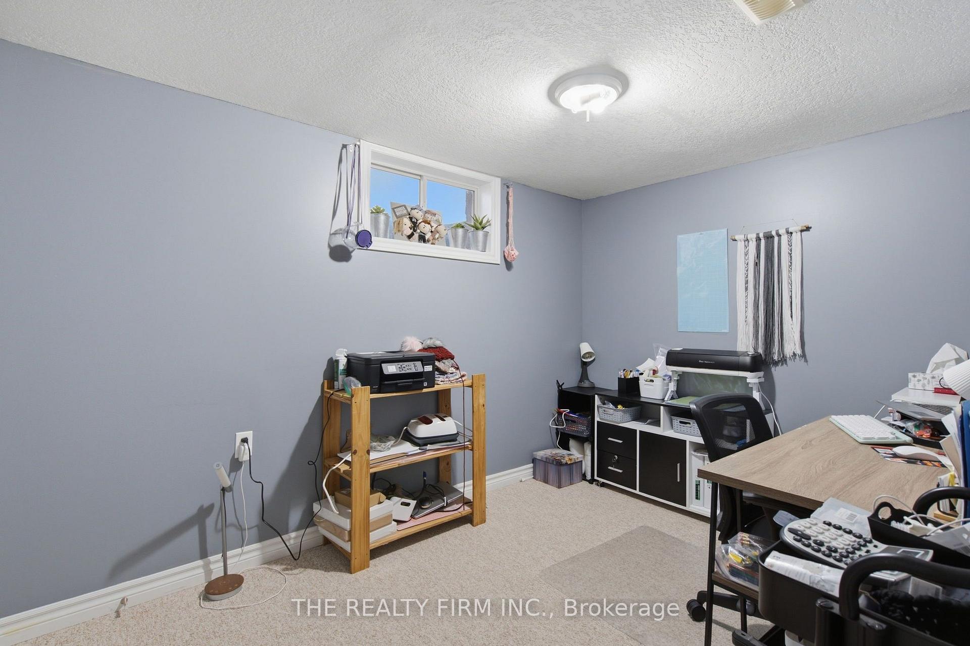 Photo 26 of 25 Queenston Crescent, London, East O — HOMEH