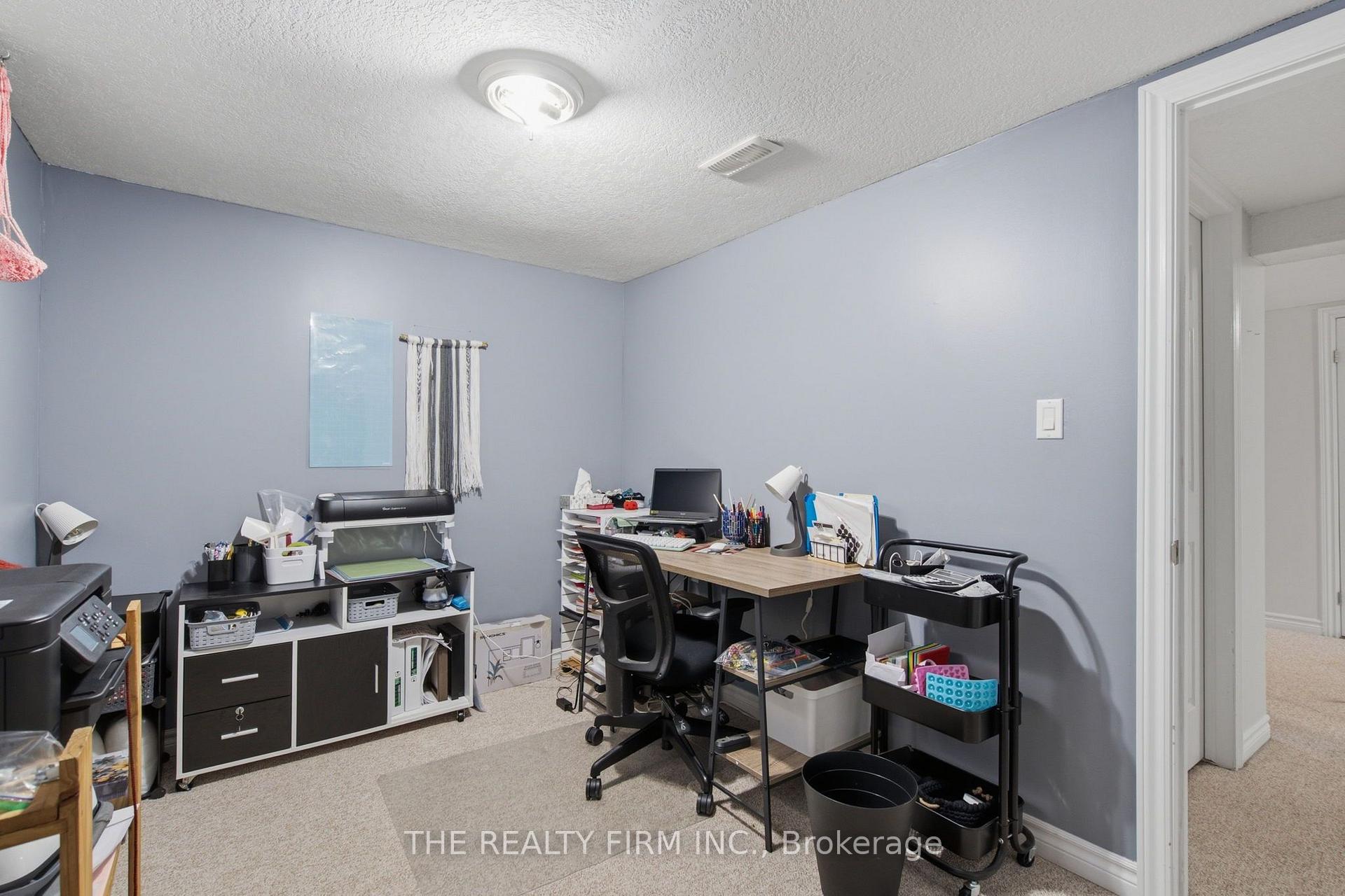 Photo 27 of 25 Queenston Crescent, London, East O — HOMEH
