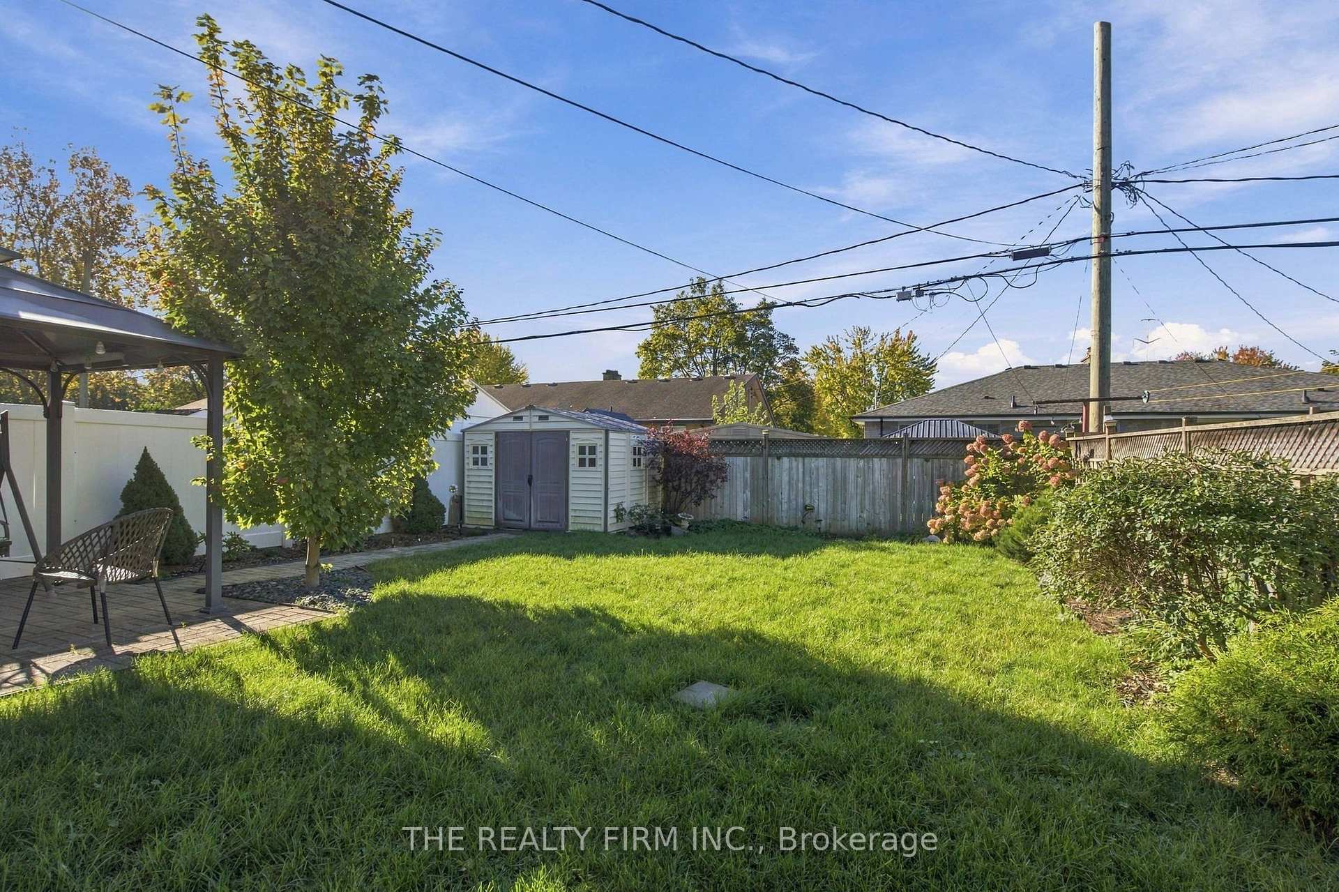 Photo 35 of 25 Queenston Crescent, London, East O — HOMEH
