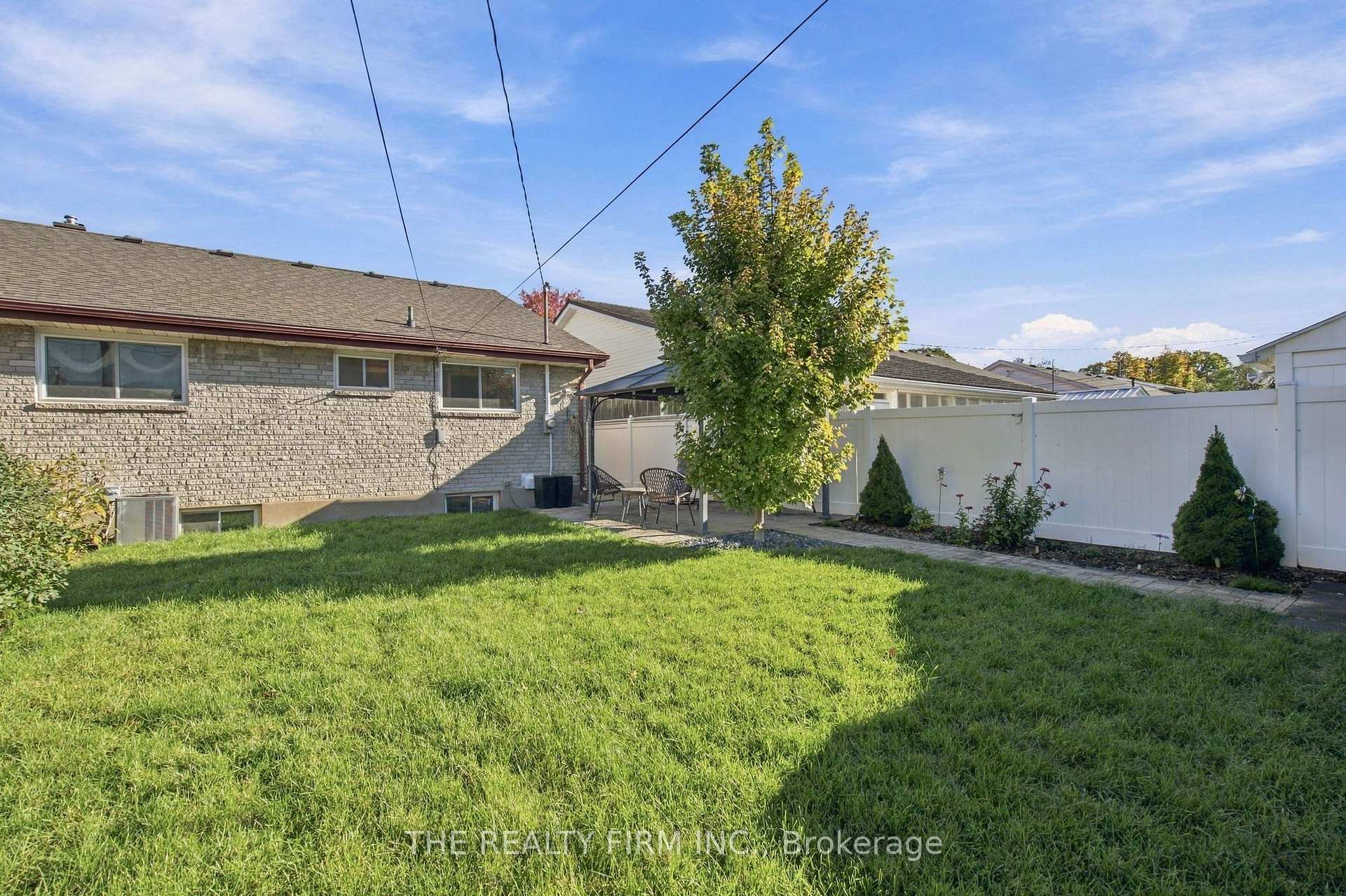 Photo 36 of 25 Queenston Crescent, London, East O — HOMEH