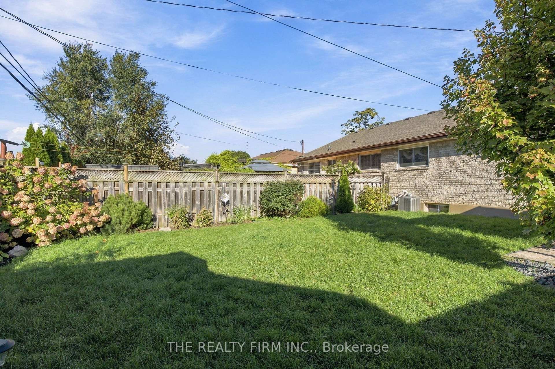 Photo 37 of 25 Queenston Crescent, London, East O — HOMEH