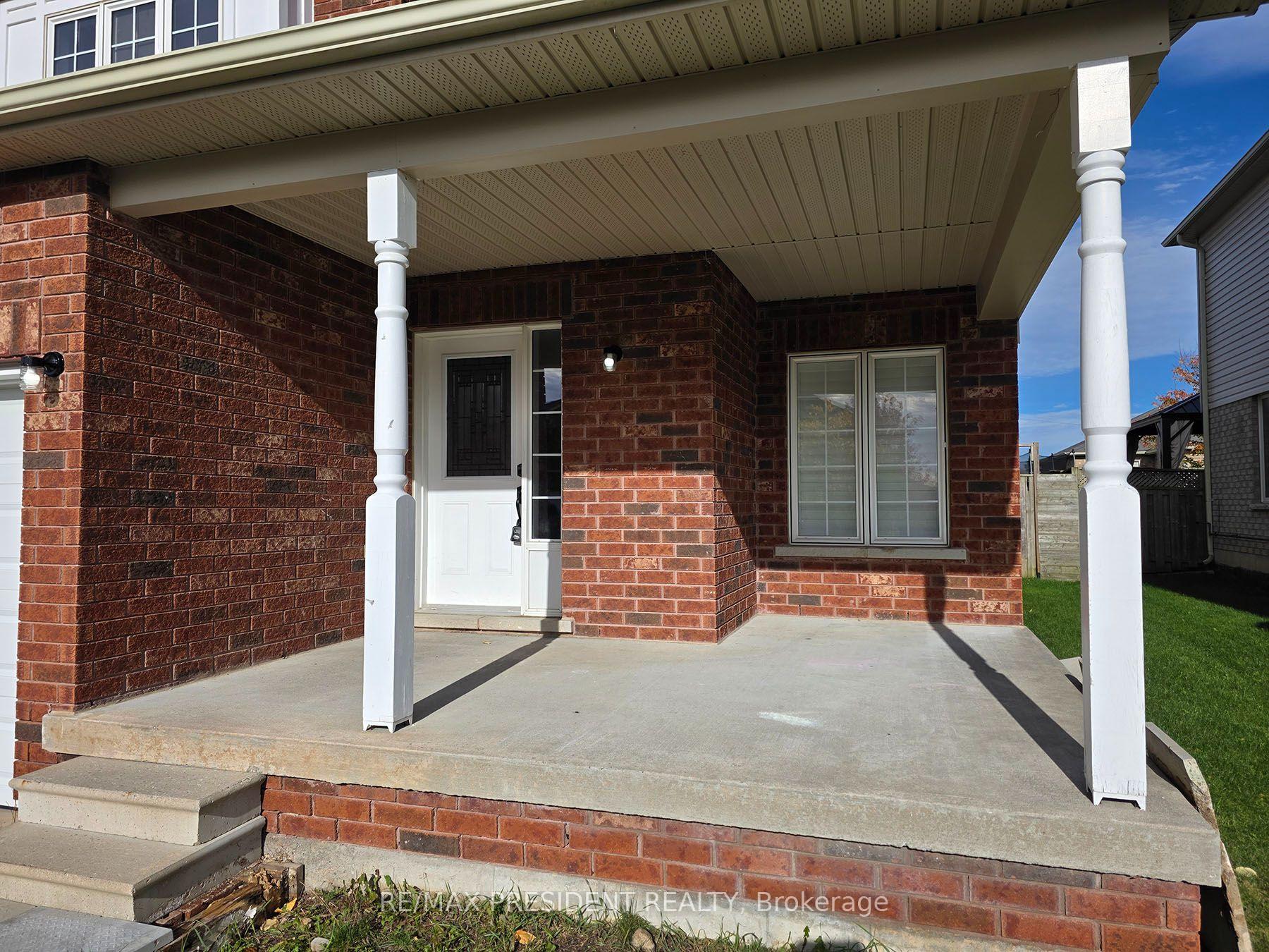 Photo 3 of 45 Lucas Crescent, Kawartha Lakes, Lindsay — HOMEH