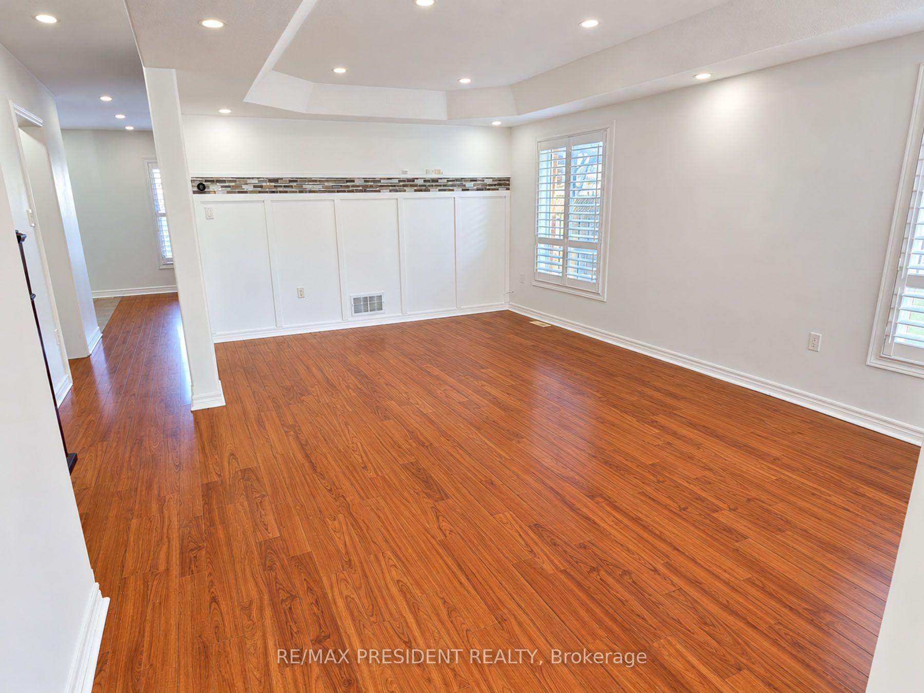 Photo 4 of 45 Lucas Crescent, Kawartha Lakes, Lindsay — HOMEH