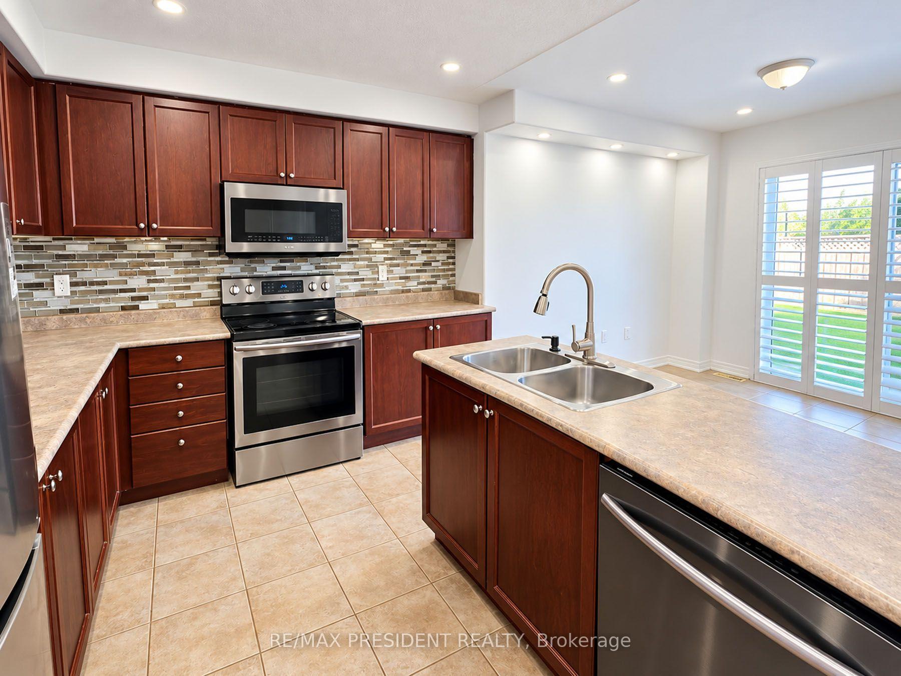 Photo 8 of 45 Lucas Crescent, Kawartha Lakes, Lindsay — HOMEH