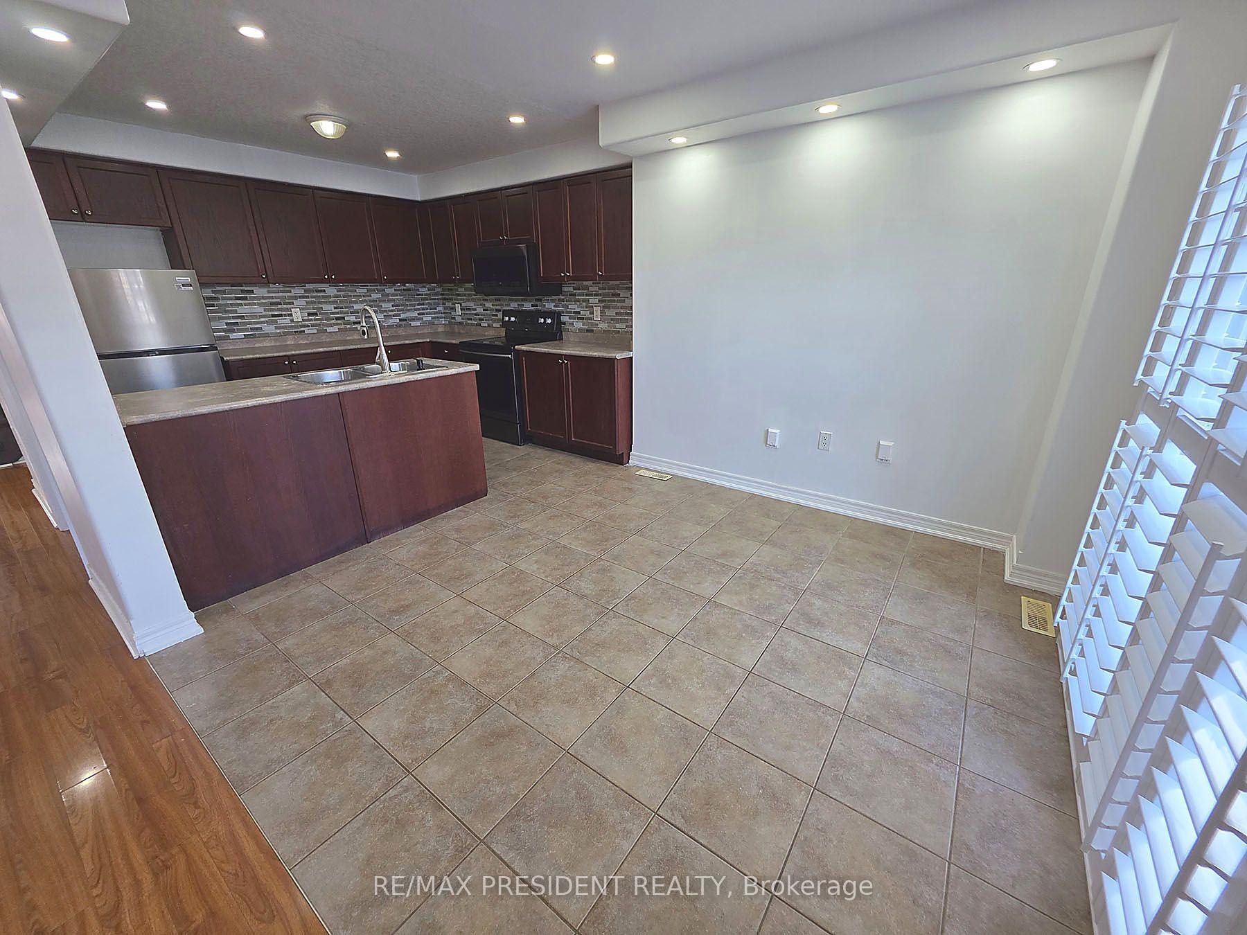 Photo 11 of 45 Lucas Crescent, Kawartha Lakes, Lindsay — HOMEH