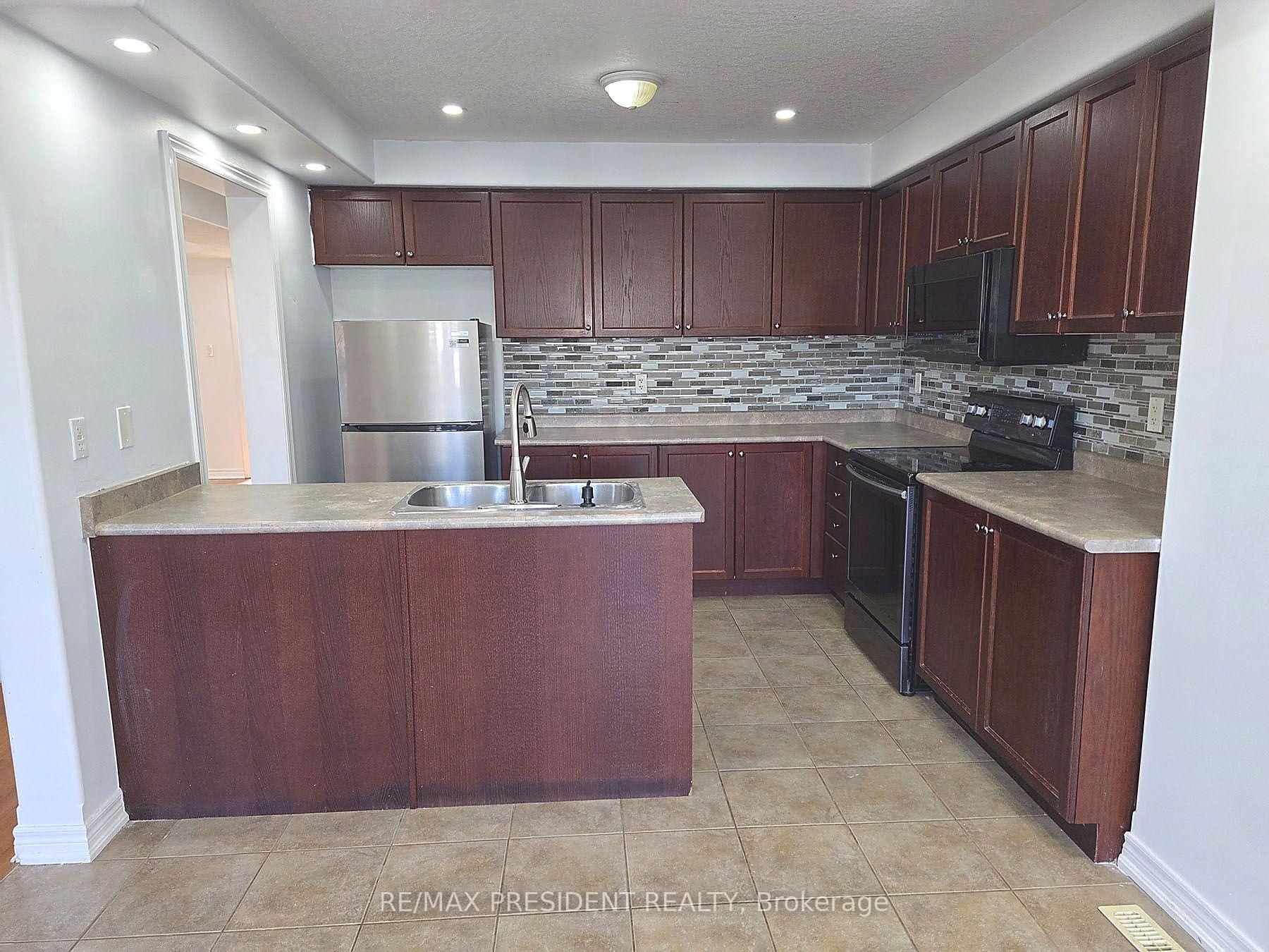 Photo 13 of 45 Lucas Crescent, Kawartha Lakes, Lindsay — HOMEH