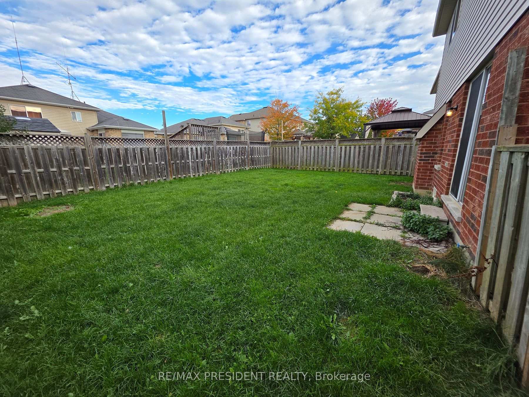 Photo 43 of 45 Lucas Crescent, Kawartha Lakes, Lindsay — HOMEH