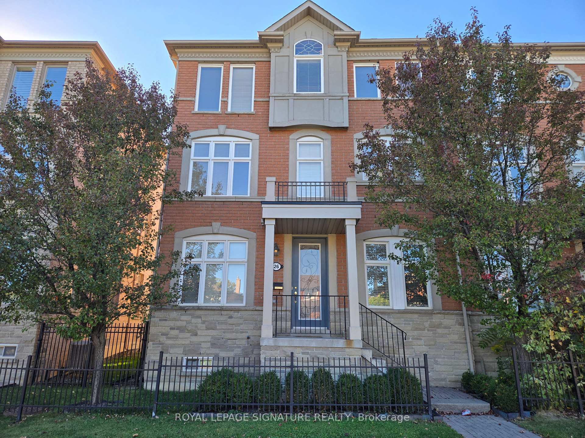 Photo 1 of 26 Helen Street, Vaughan, East Woodbridge — HOMEH