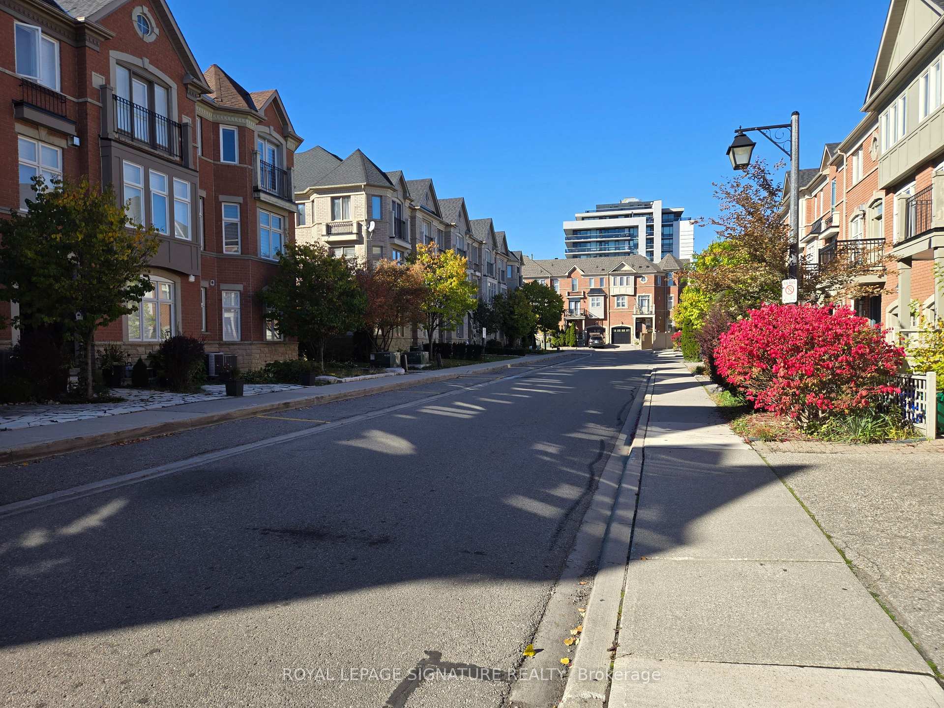 Photo 4 of 26 Helen Street, Vaughan, East Woodbridge — HOMEH