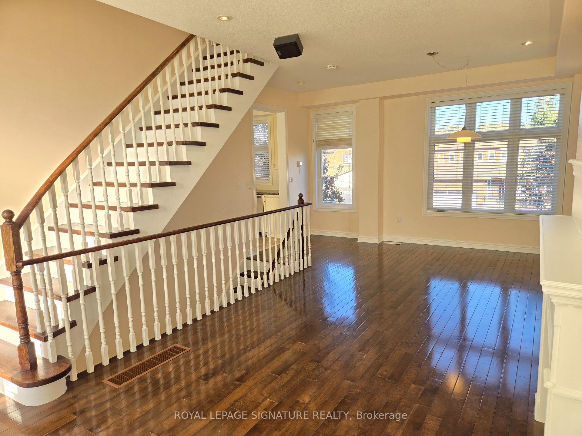 Photo 16 of 26 Helen Street, Vaughan, East Woodbridge — HOMEH