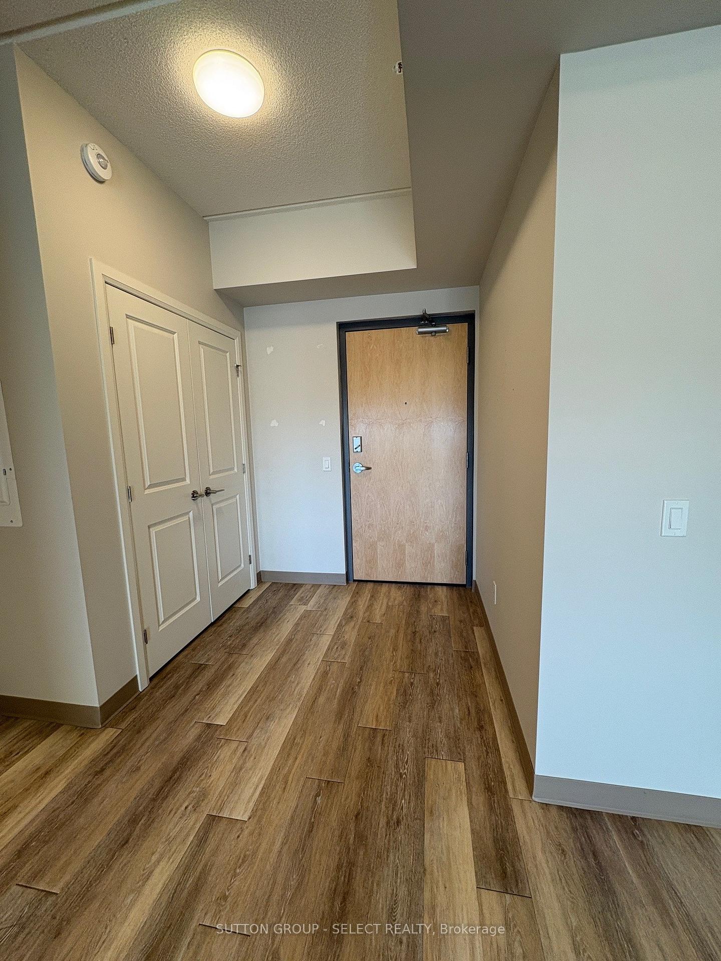 Photo 3 of Unit 810, 99 Pond Mills Road, London, South J — HOMEH