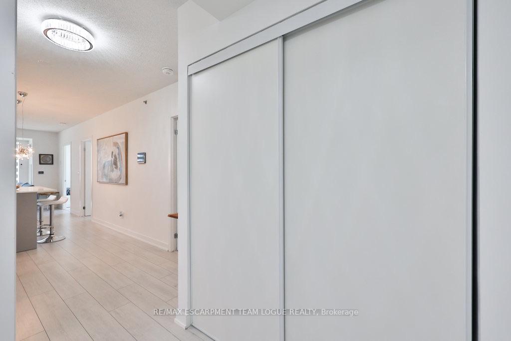 Photo 7 of Unit A208, 3210 Dakota Common, Burlington, Alton — HOMEH