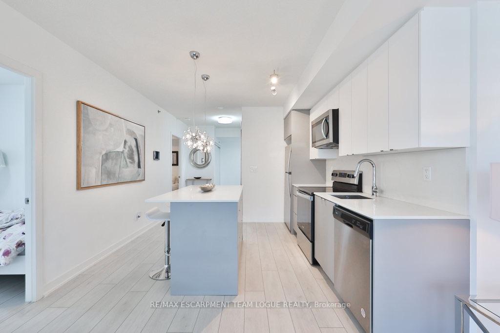 Photo 14 of Unit A208, 3210 Dakota Common, Burlington, Alton — HOMEH