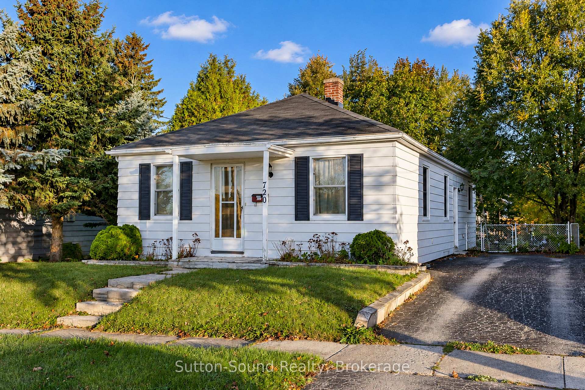 Front of 720 5th St East Street E