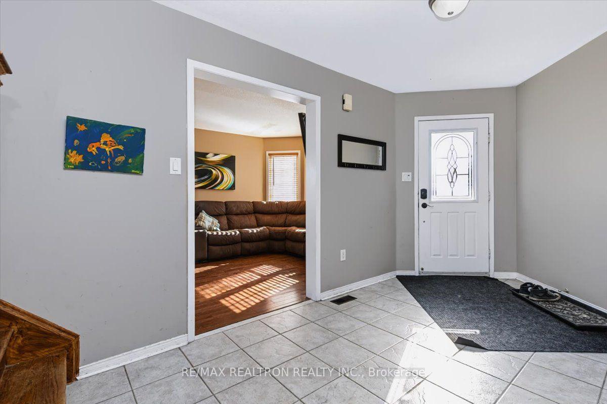 Photo 3 of 5 Widgeon Street, Barrie, Painswick South — HOMEH