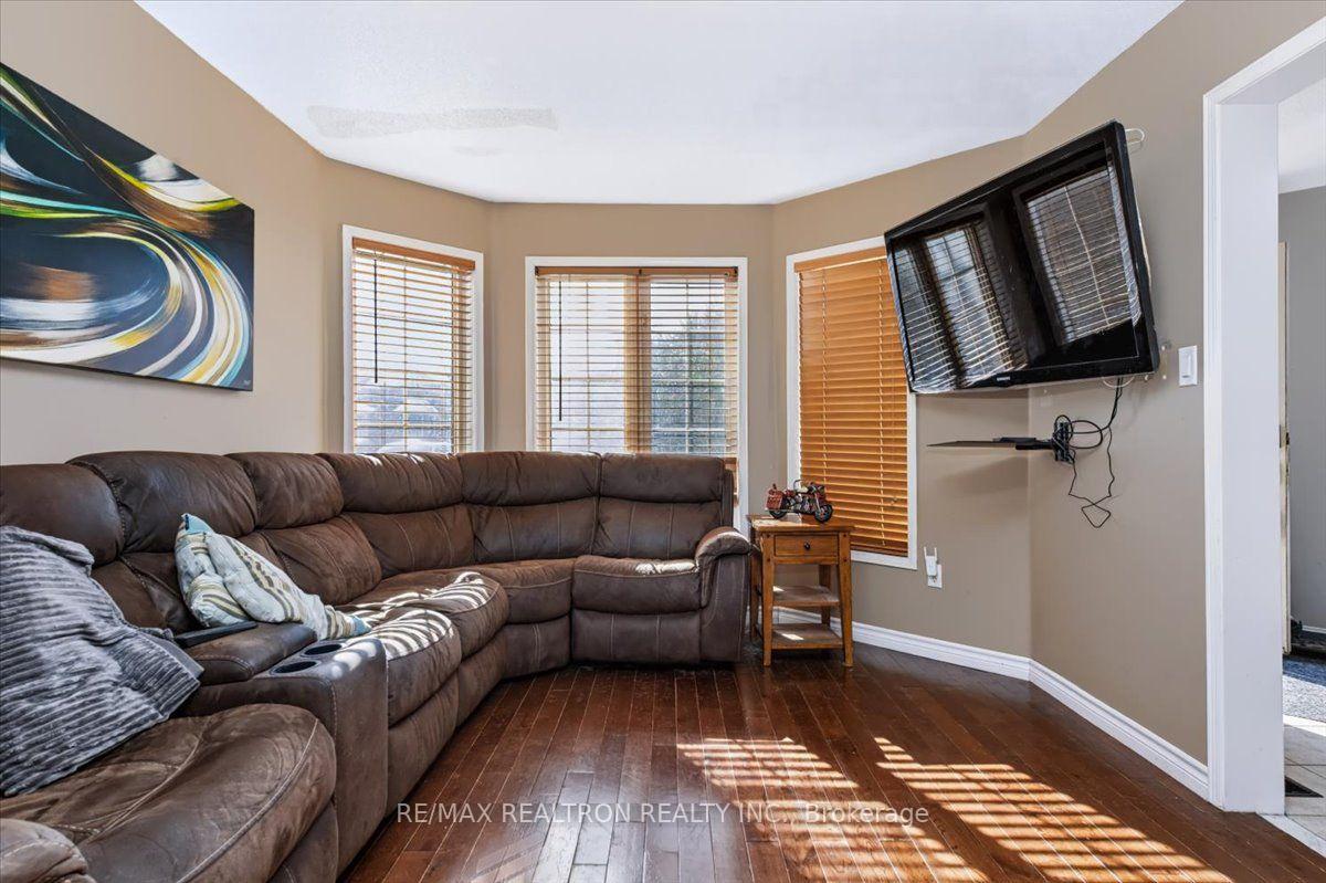 Photo 4 of 5 Widgeon Street, Barrie, Painswick South — HOMEH