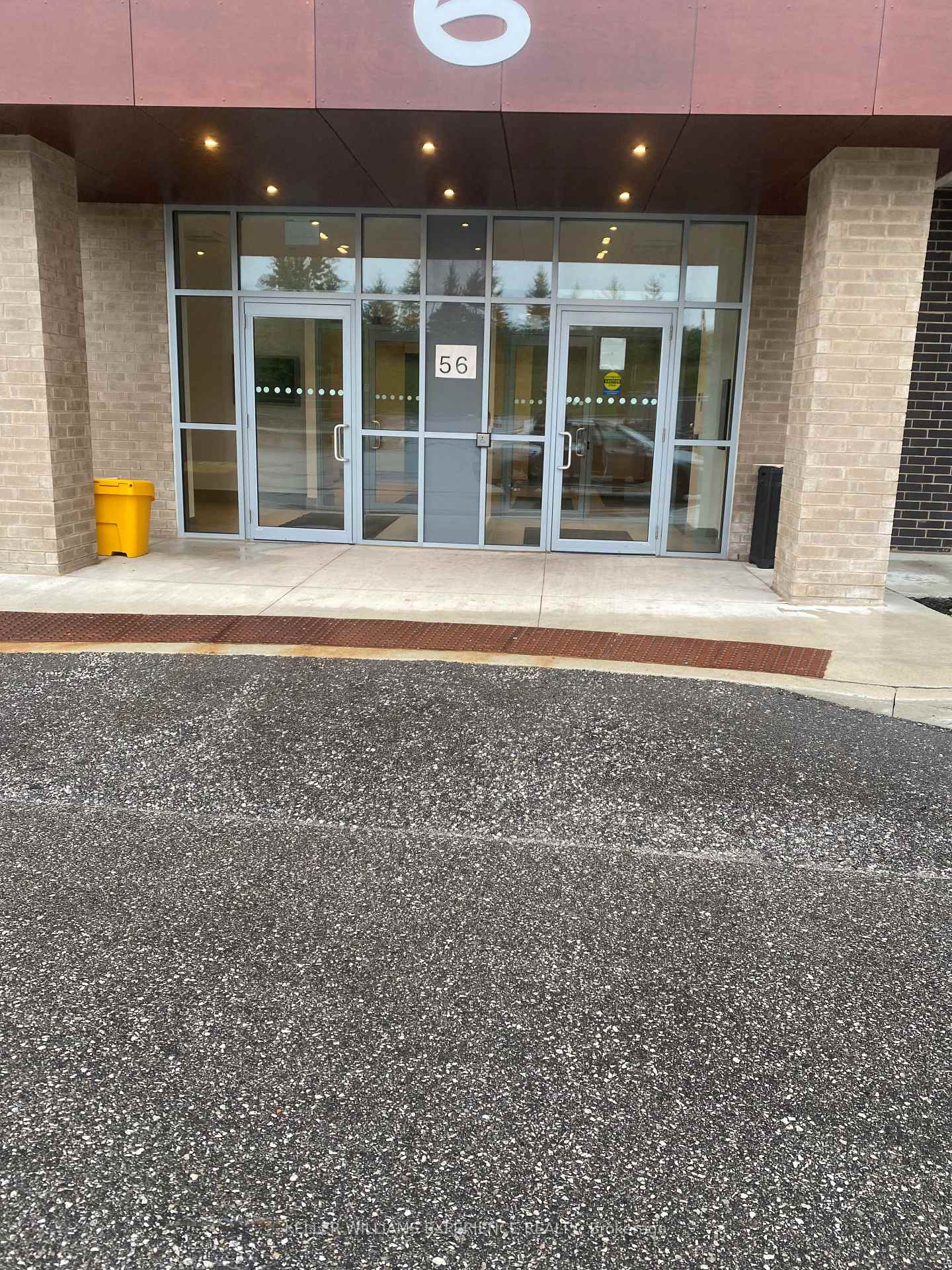 Photo 3 of Unit 703, 56 Lakeside Terrace, Barrie, Little Lake — HOMEH