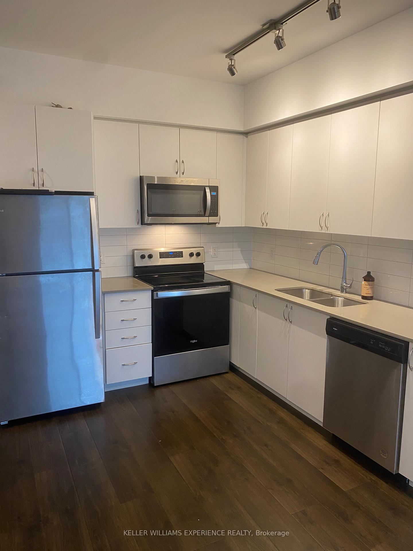 Photo 6 of Unit 703, 56 Lakeside Terrace, Barrie, Little Lake — HOMEH