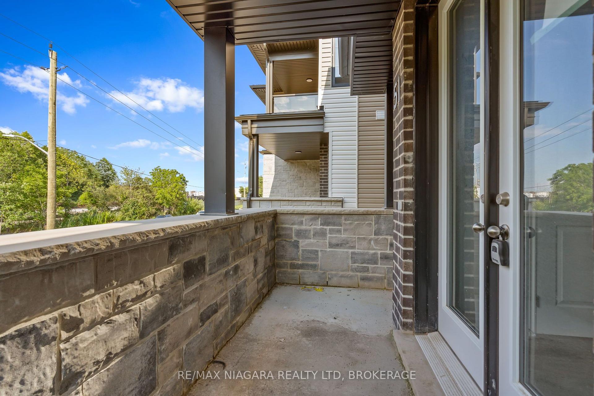 Photo 3 of 51 Superior Street, Welland, Dain City — HOMEH