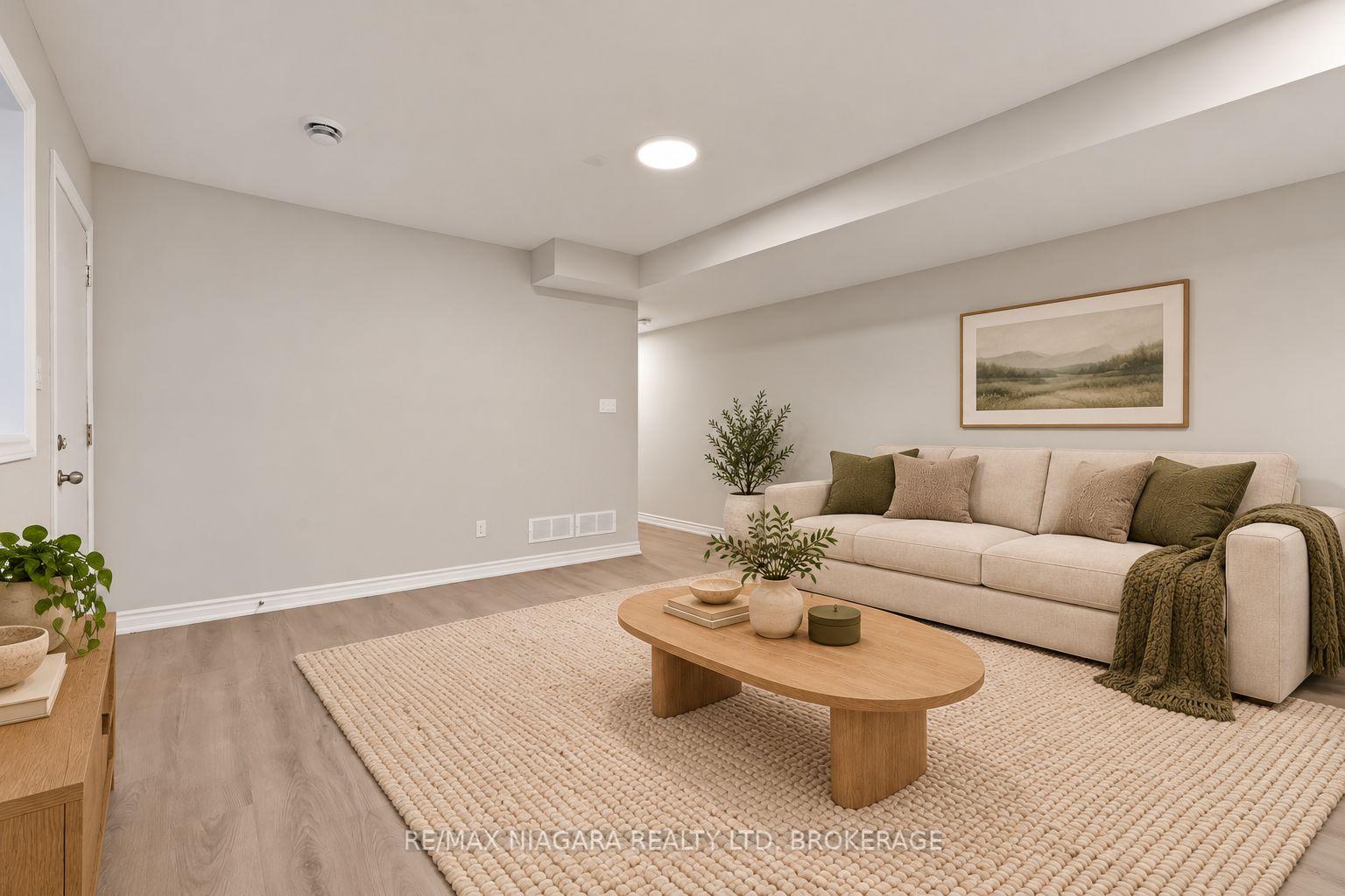 Photo 20 of 51 Superior Street, Welland, Dain City — HOMEH