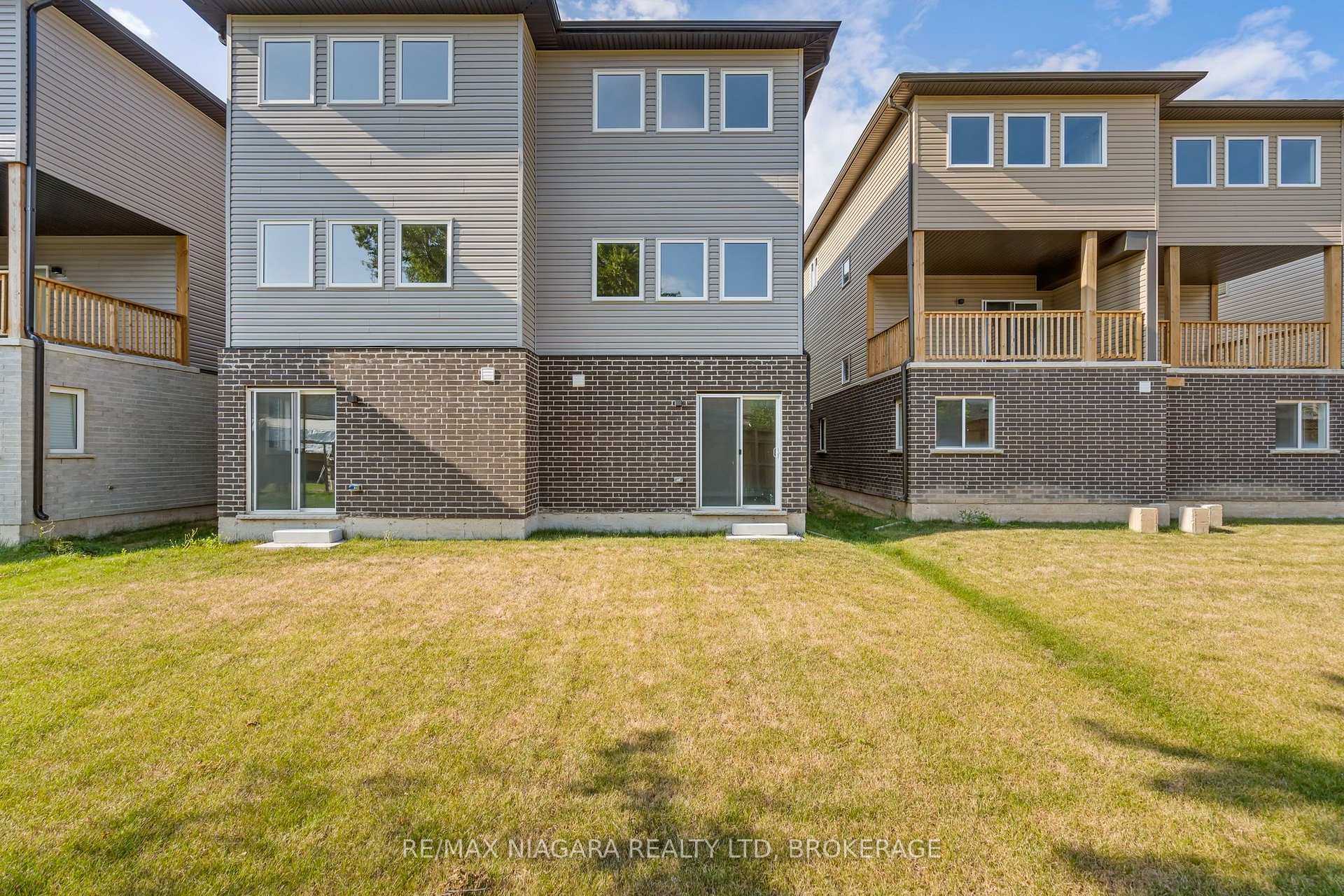 Photo 23 of 51 Superior Street, Welland, Dain City — HOMEH